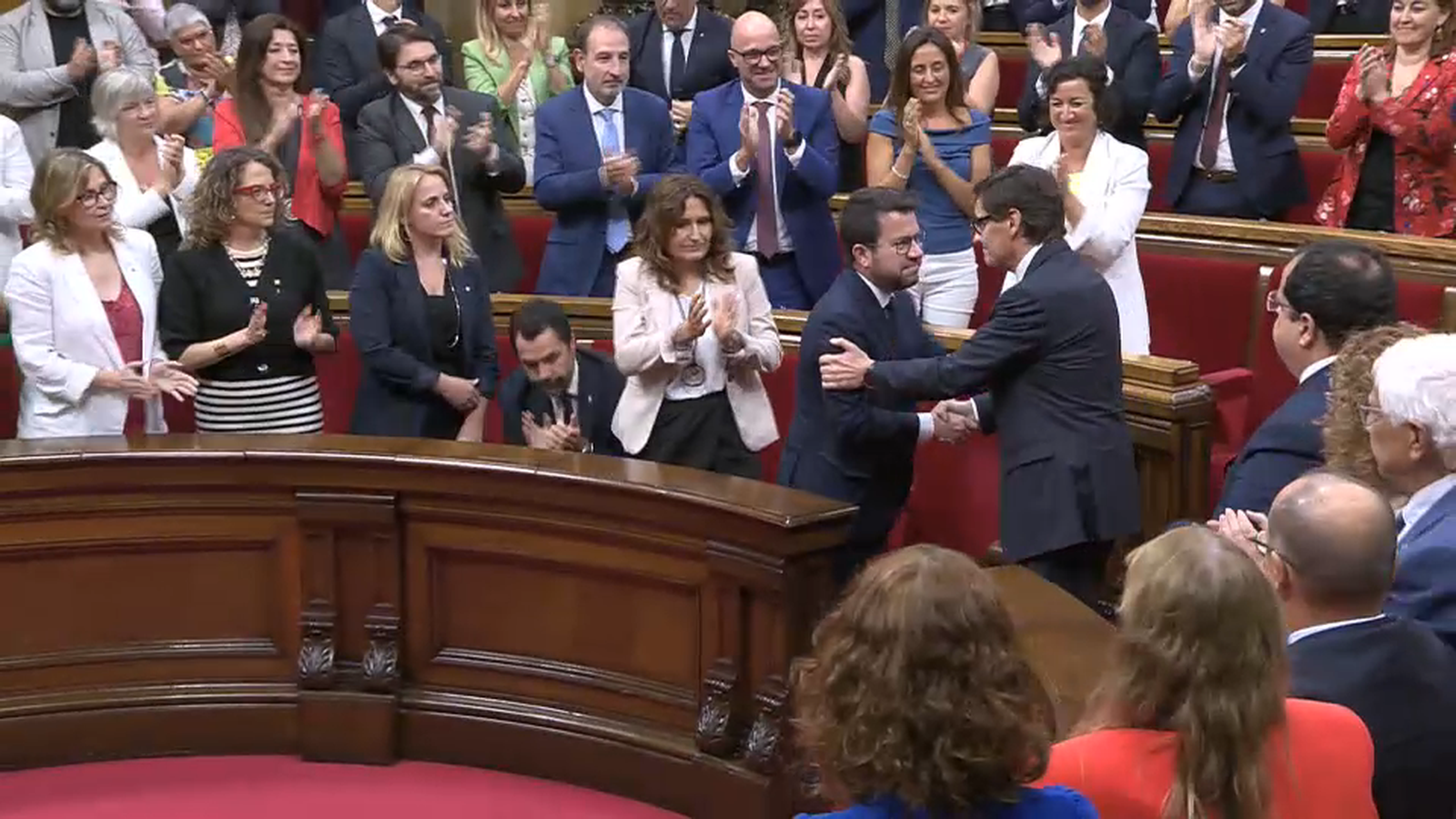Pere Aragonès felicita a Salvador Illa al parlament català