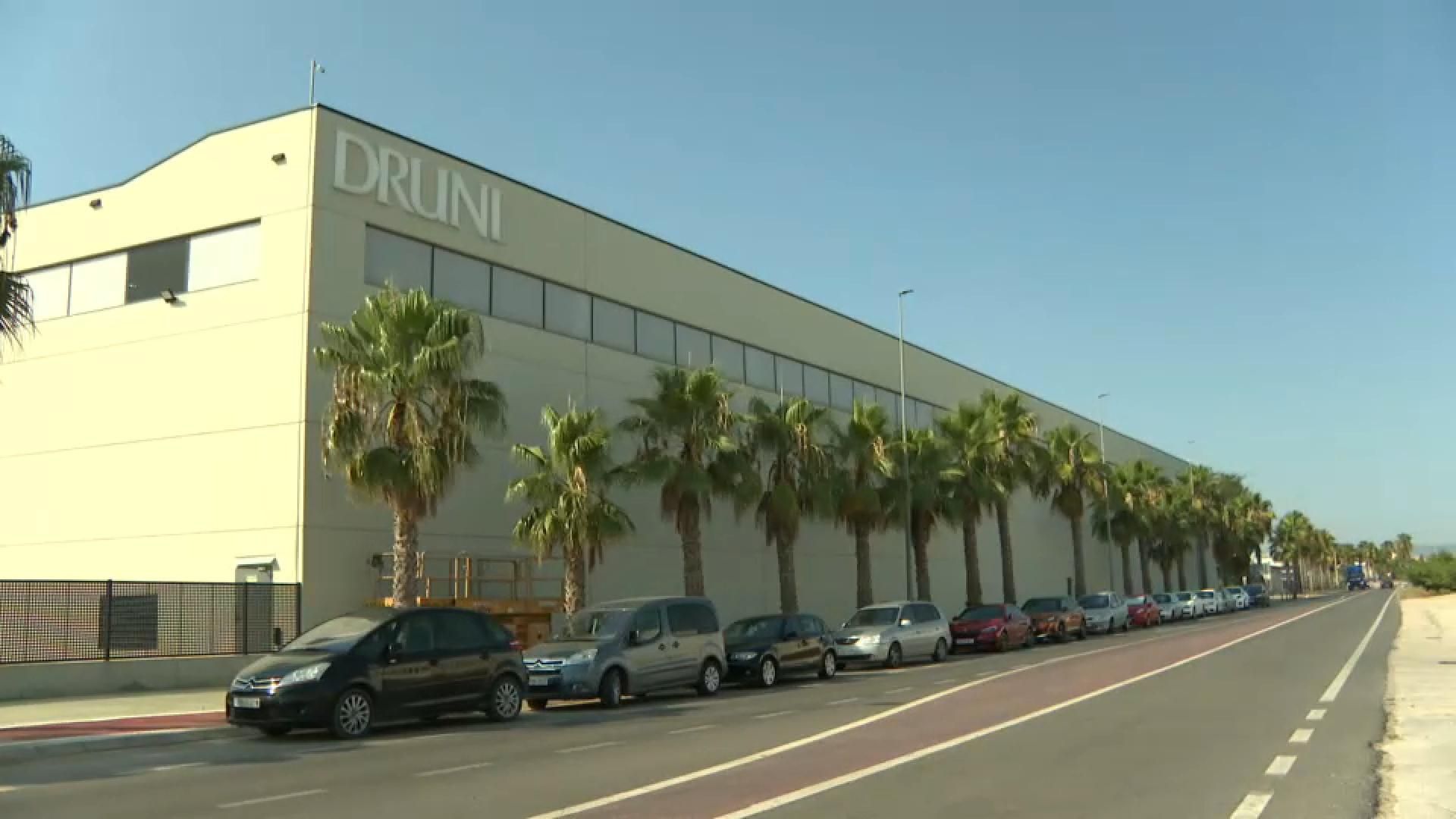 Nau del polígon de Carlet de l'empresa assaltada