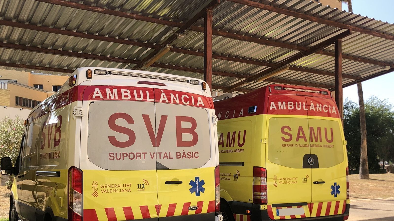 Imatge d'arxiu d'una ambulància i un SVB