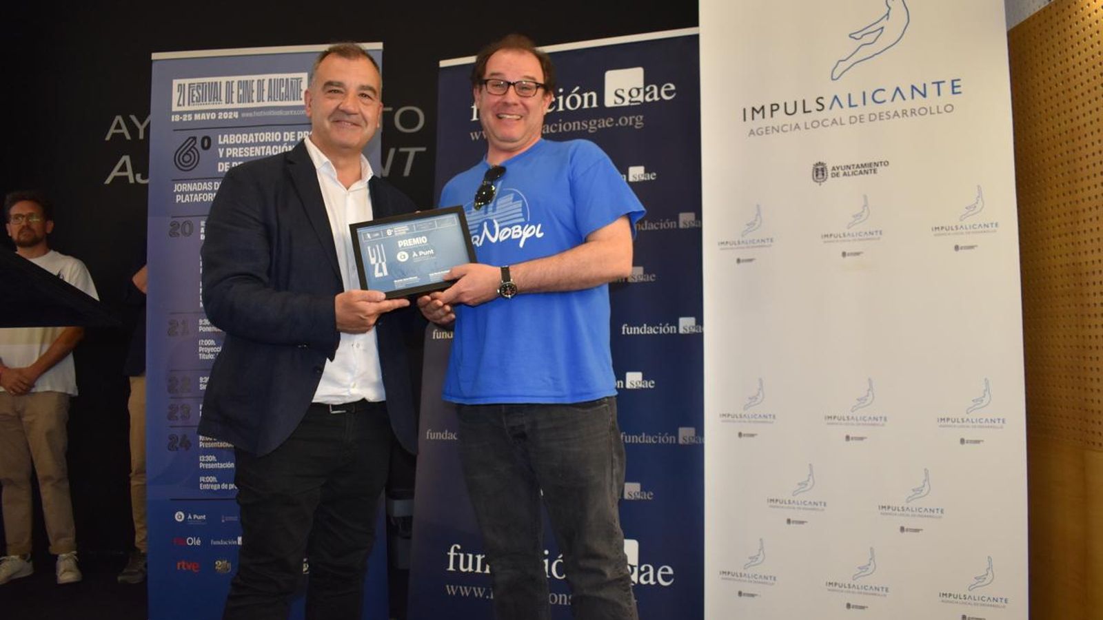 El Premi À Punt al millor projecte del Laboratori de Ficció del Festival de Cine d'Alacant ha sigut atorgat a Benjamín Herranz per 'Famosa'