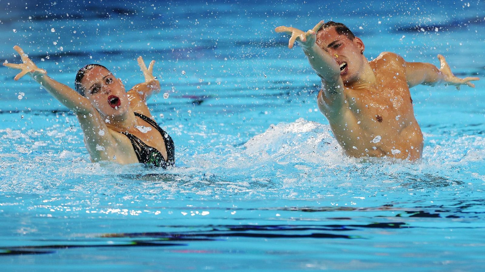Iris Tió i Dennis González, durant l'actuació