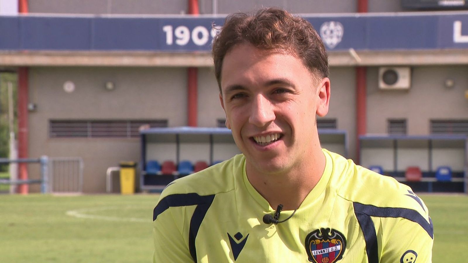 Entrevista al jugador del Llevant, Jon Ander Olasagasti