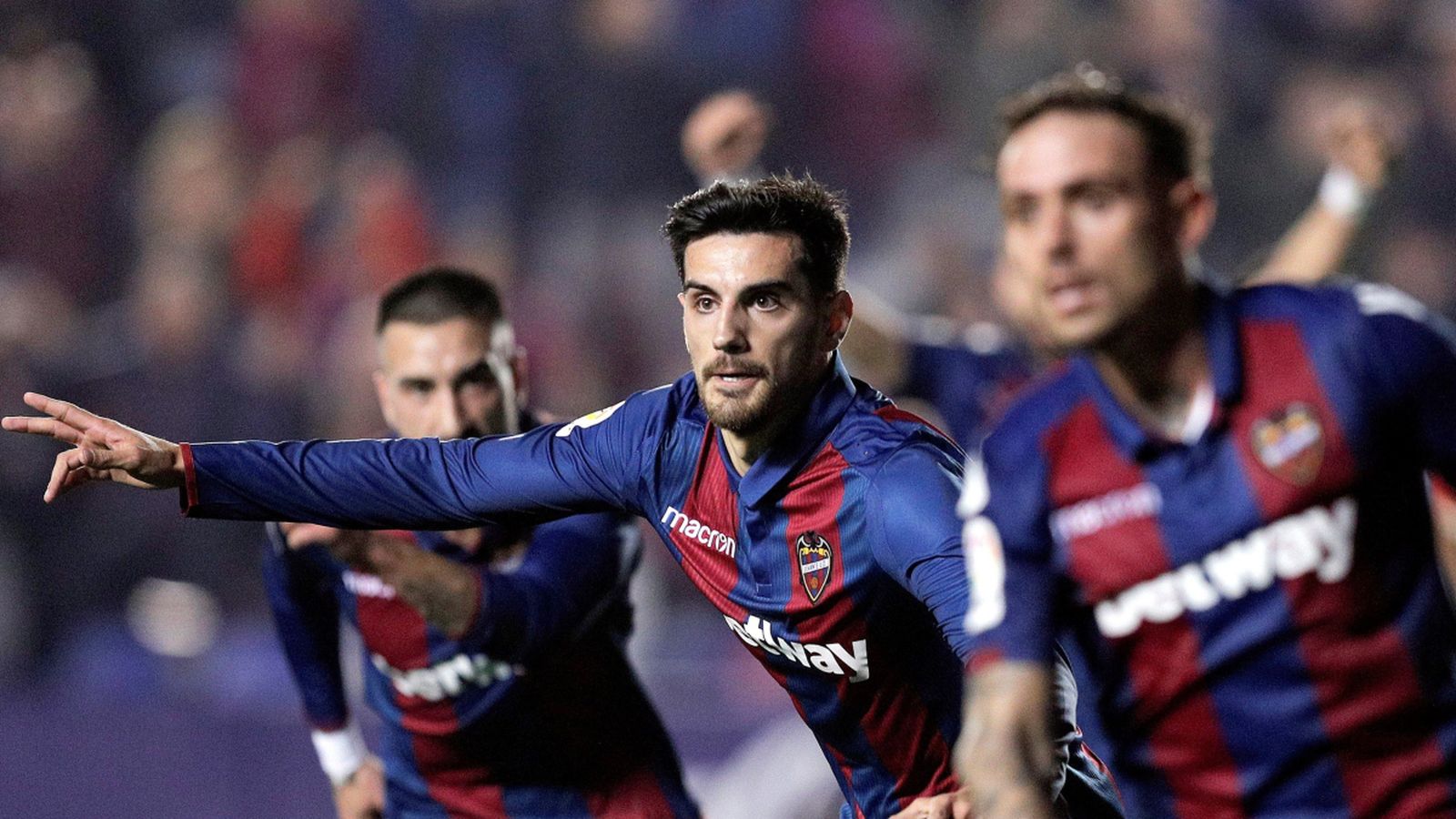 Chema celebra el primer gol del Llevant contra l'Athletic iniciant el camí de la victòria que li permet situar-se en zona europea