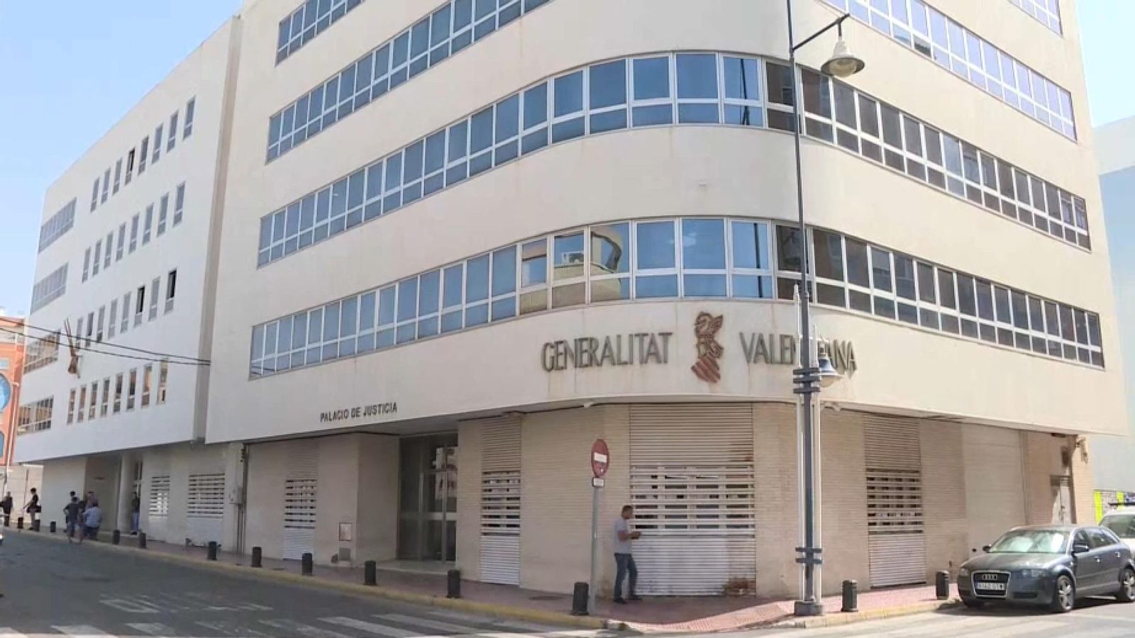 Edifici dels jutjats de Torrevella, on es jutja l'home que va divulgar el DNI de la víctima de la violació en grup de Pamplona Edifici dels jutjats de Torrevella, on es va encausar l'home que va divulgar el DNI de la víctima de la violació grupal de Pamplona