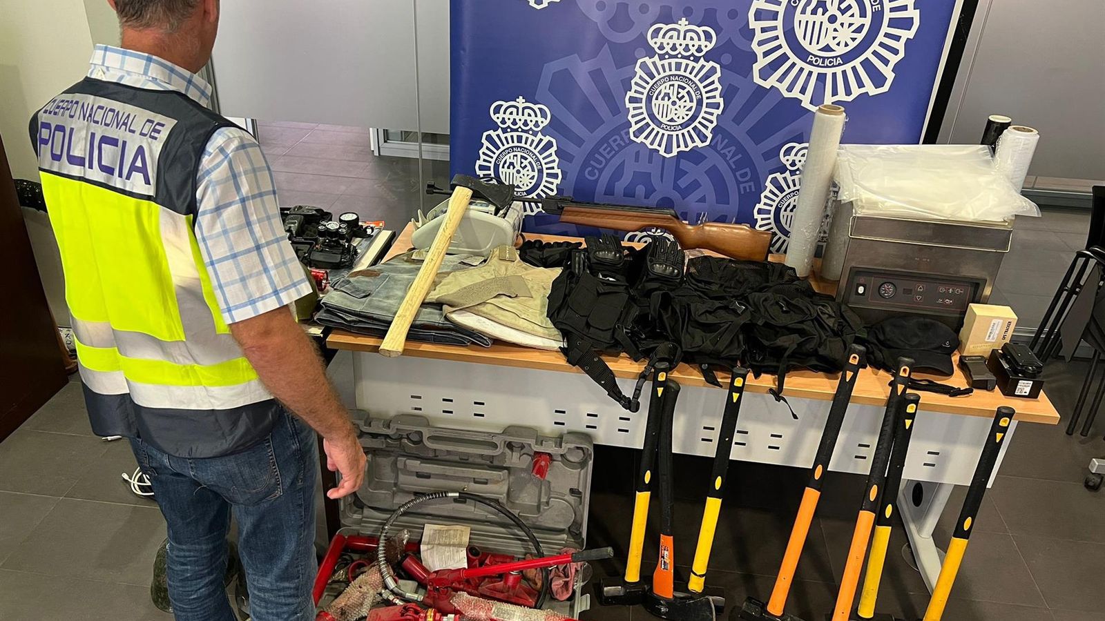 Efectes intervinguts a una organització criminal altament especialitzada en robatoris amb força