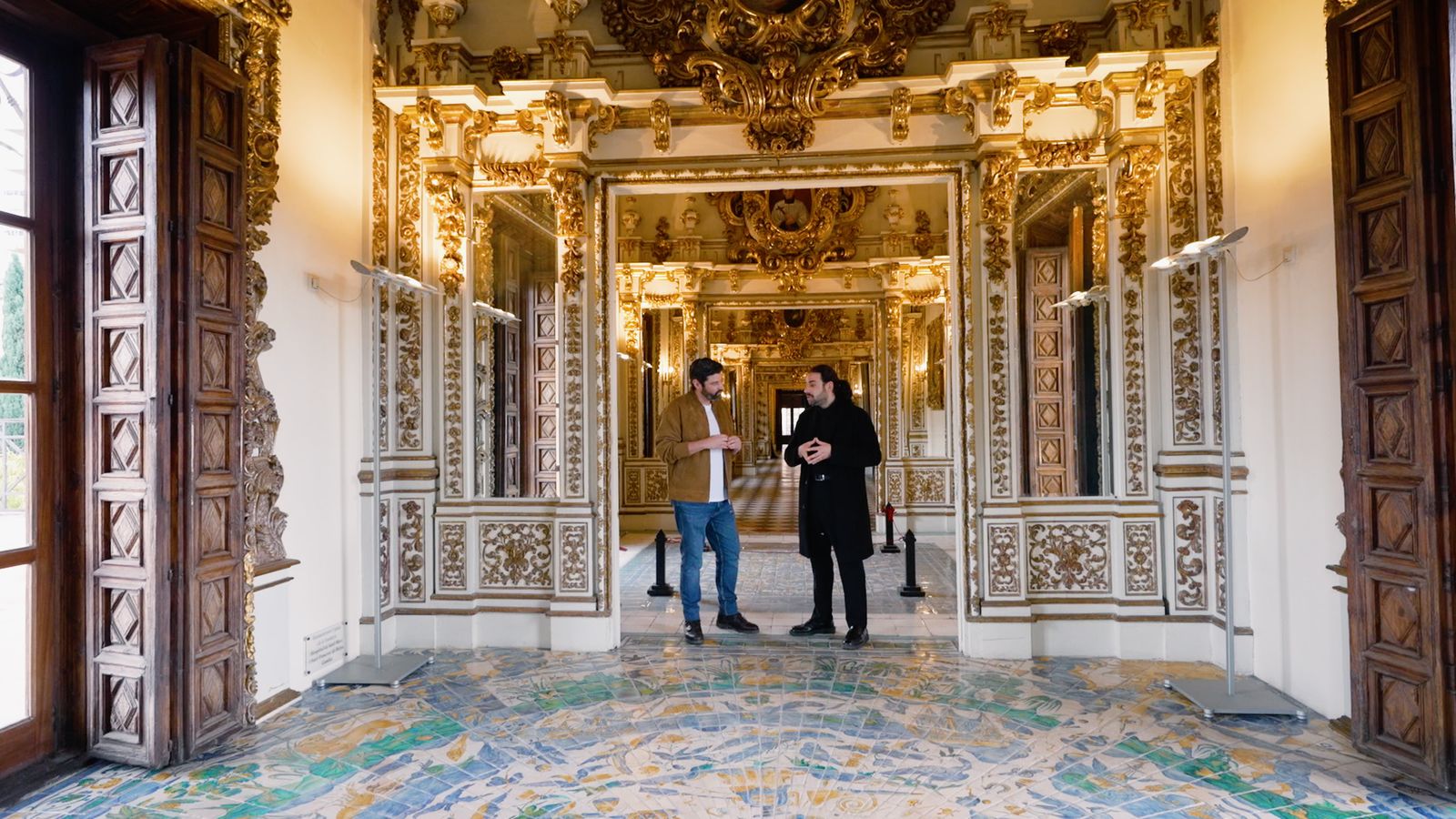 Vicent Baydal s’endinsa en el Palau Ducal de Gandia, on van viure els Borja, acompanyat de l’historiador de l’art Vicent Lloret Llopis, que ajudarà a descobrir les empremtes d'este llinatge