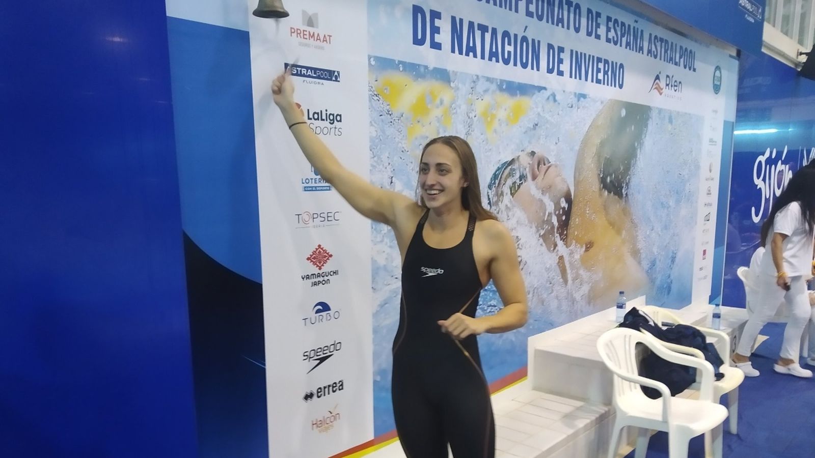 Muñoz fa servir el protocol i estira la cadena de la campana que anuncia un nou rècord