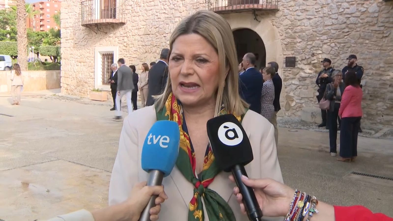 La consellera d'Educació atén els mitjans de comunicació este dilluns