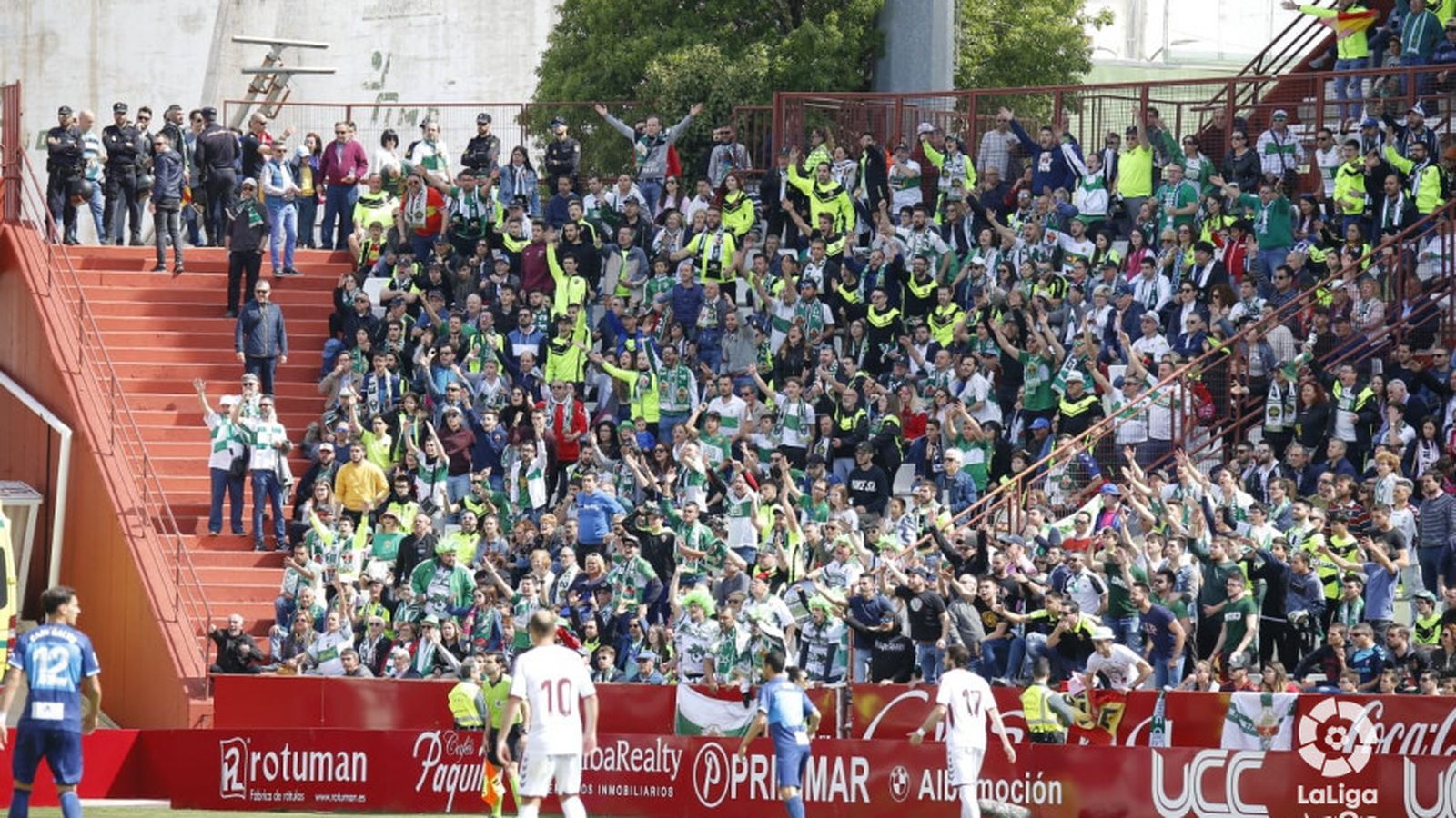 Els seguidors il·licitans han gaudit amb el seu equip