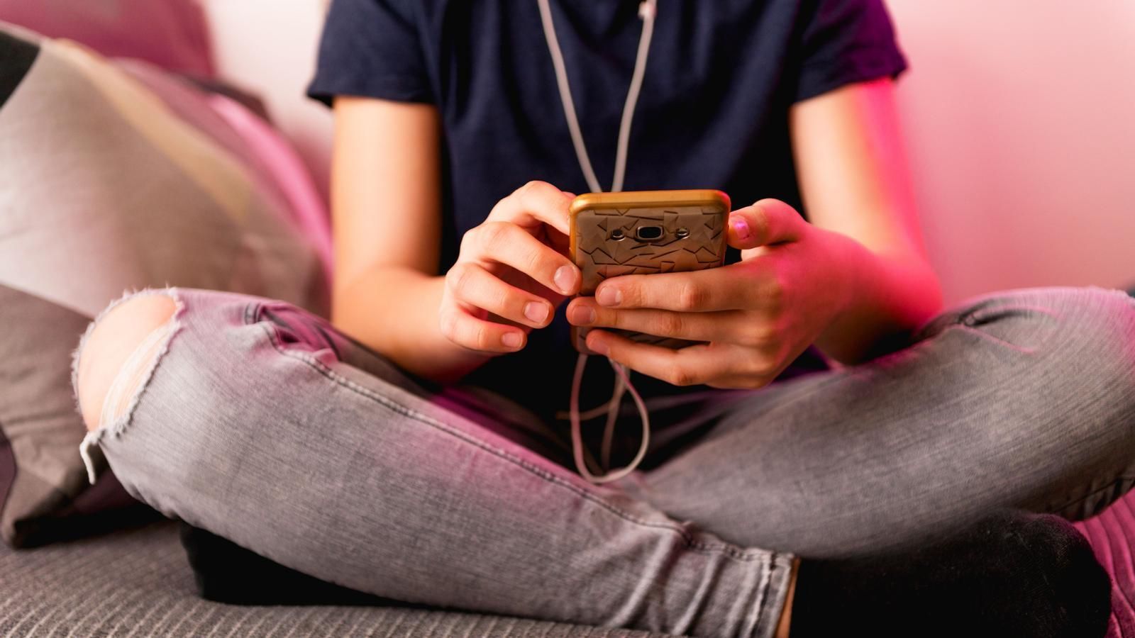 Un de cada tres usuaris d'internet és menor d'edat