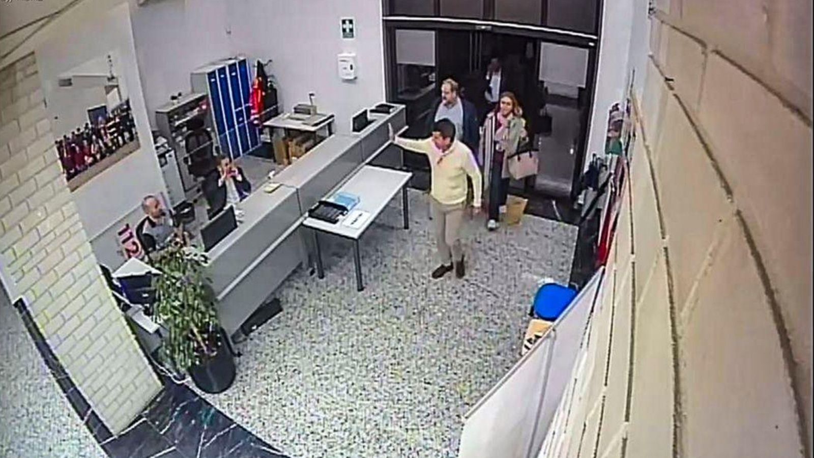 Un informe de la Generalitat mostra amb imatges que Mazón va arribar al Cecopi a les 20:28 hores