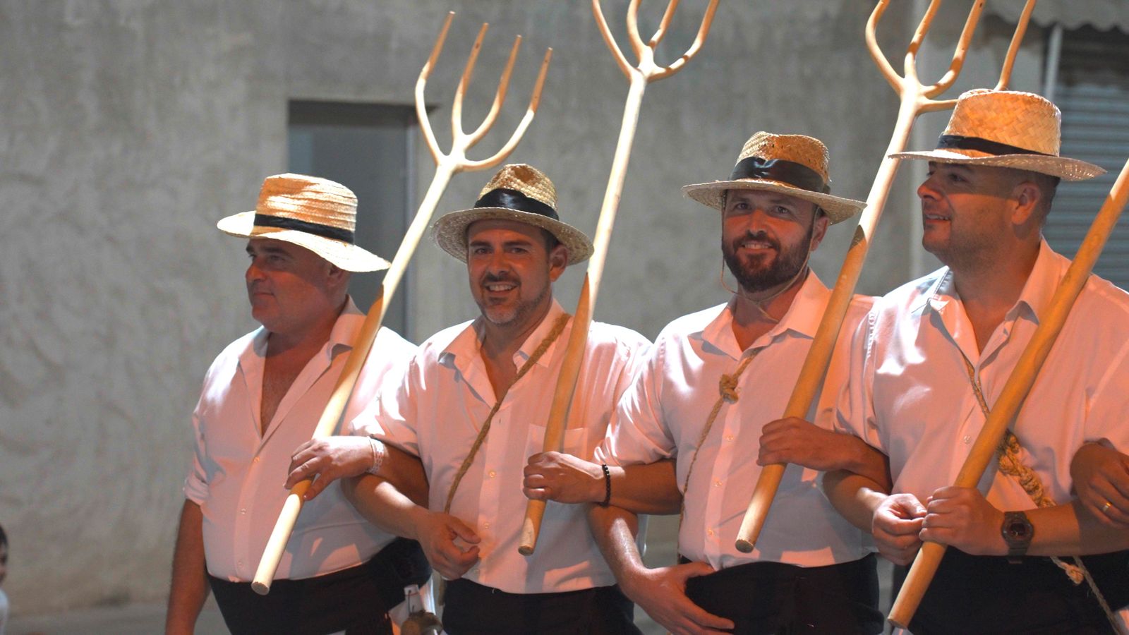 Moros i Cristians i les disfresses prenen els carrers de Redován