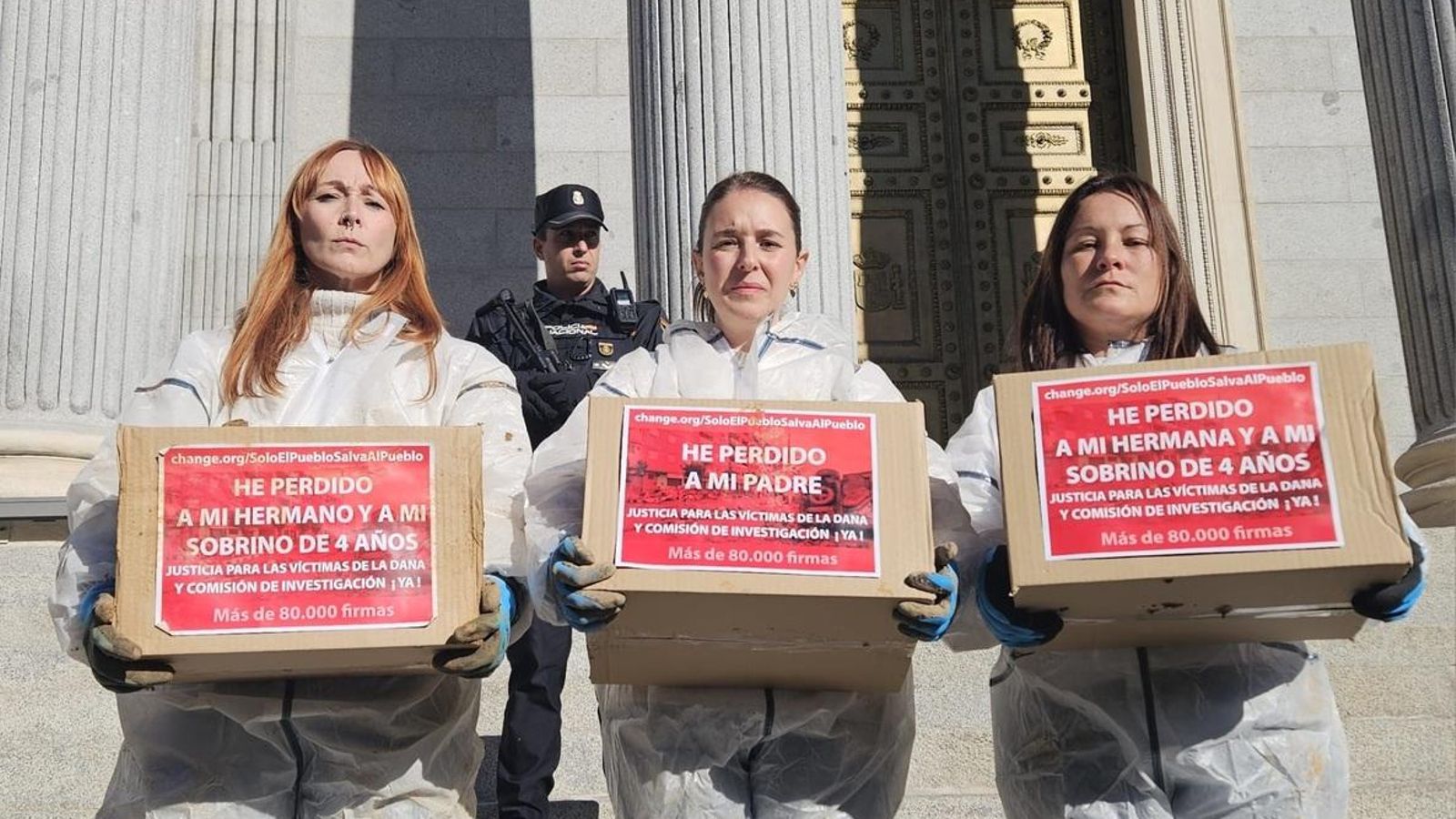 Presenten vora 90.000 firmes al Congrés perquè es cree una comissió d'investigació de la DANA