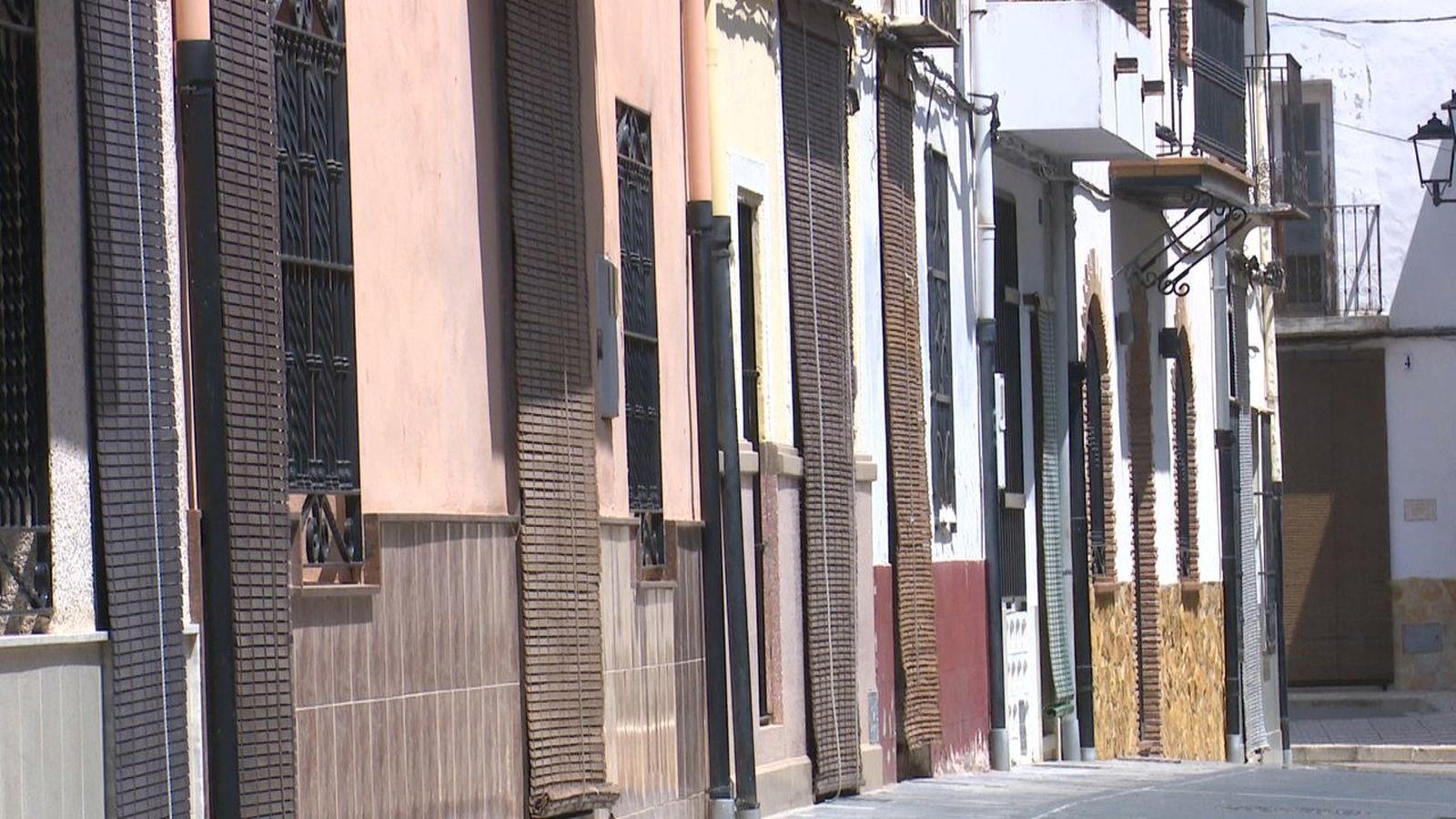 Façanes d'algunes cases d'Almiserà