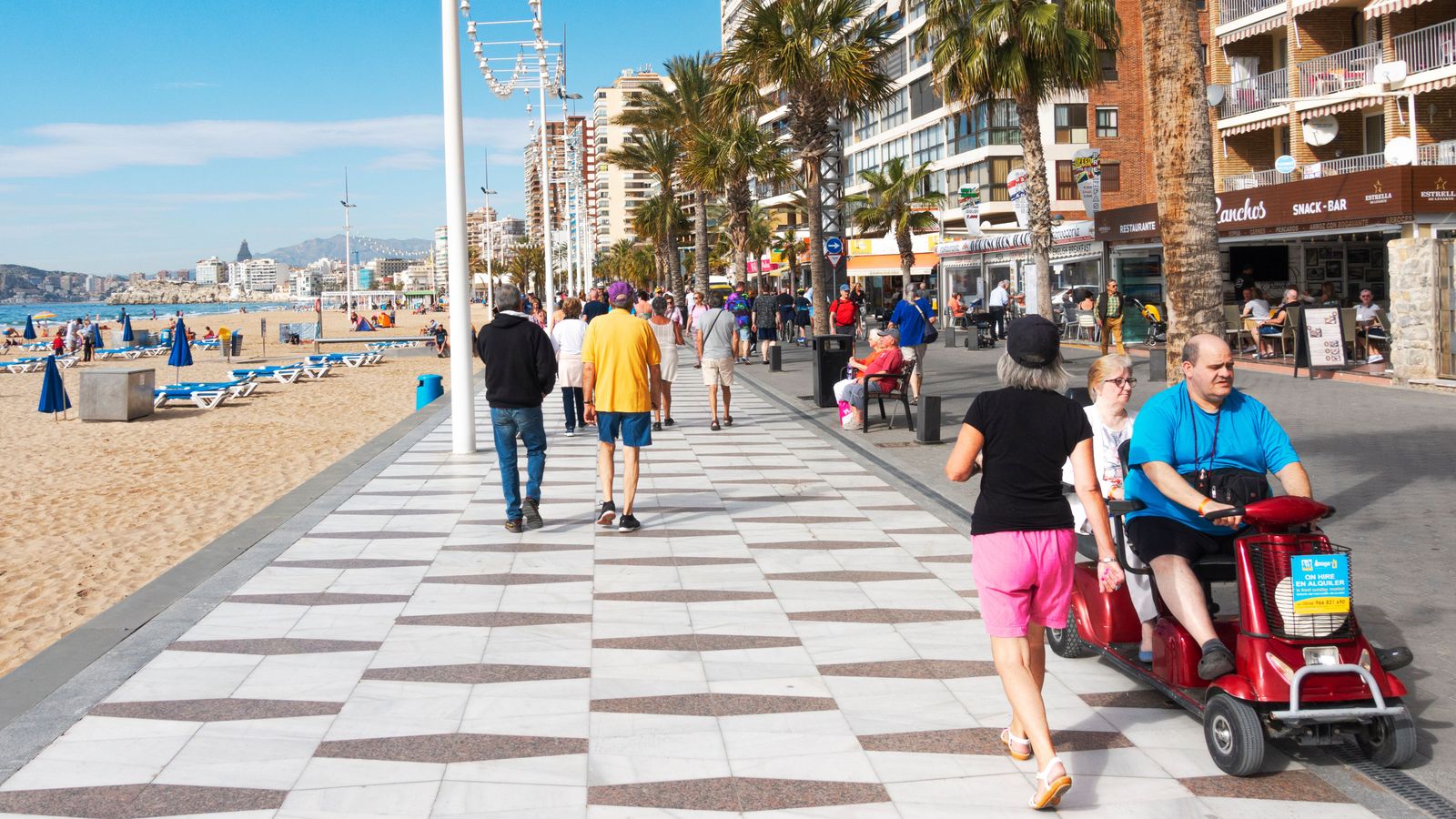 Els policies francesos i portuguesos patrullaran pels carrers i les platges més concorregudes de Benidorm