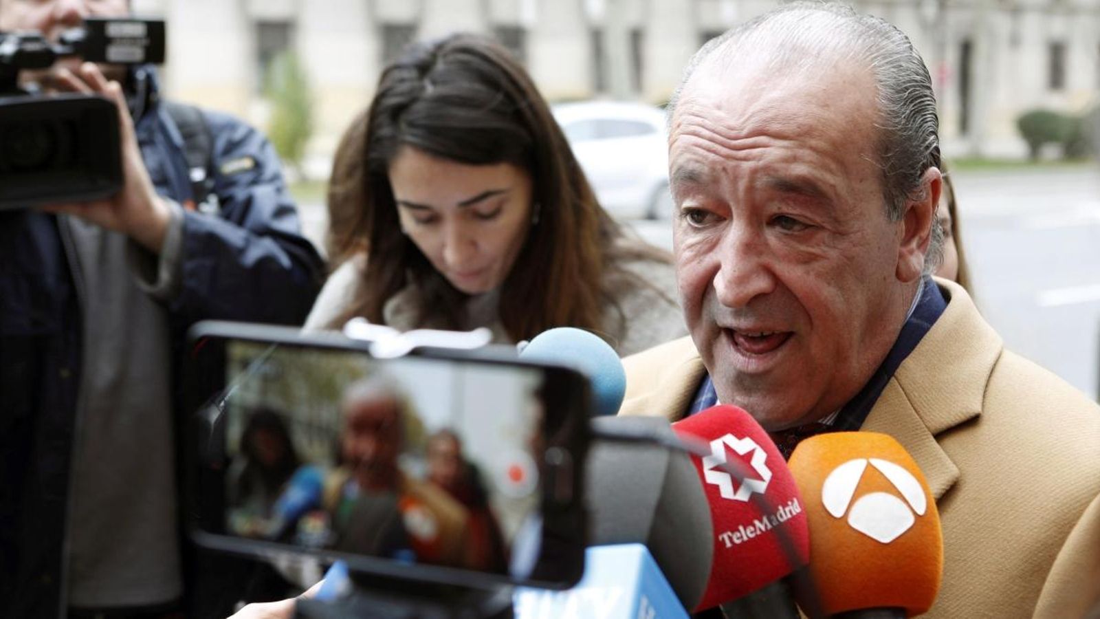 L'advocat del detingut, Javier Notivoli, ha explicat que les recerques es troben sota secret sumarial i que solament coneixia el relat que li havia manifestat el seu client. EFE L'advocat del detingut, Javier Notivoli, ha explicat que les recerques es troben sota secret sumarial i que solament coneixia el relat que li havia manifestat el seu client. EFE