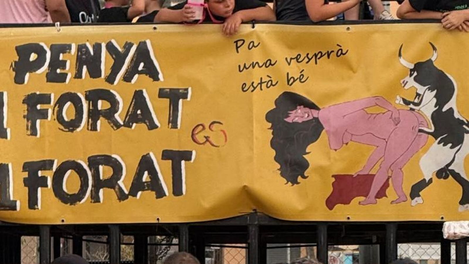 Imatge exhibida per la penya Un forat és un forat durant les festes patronals de Sagunt