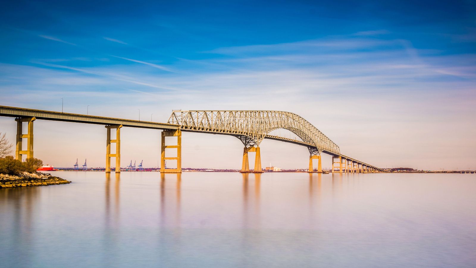 El pont Francis Scott Key, abans d'esfondrar-se