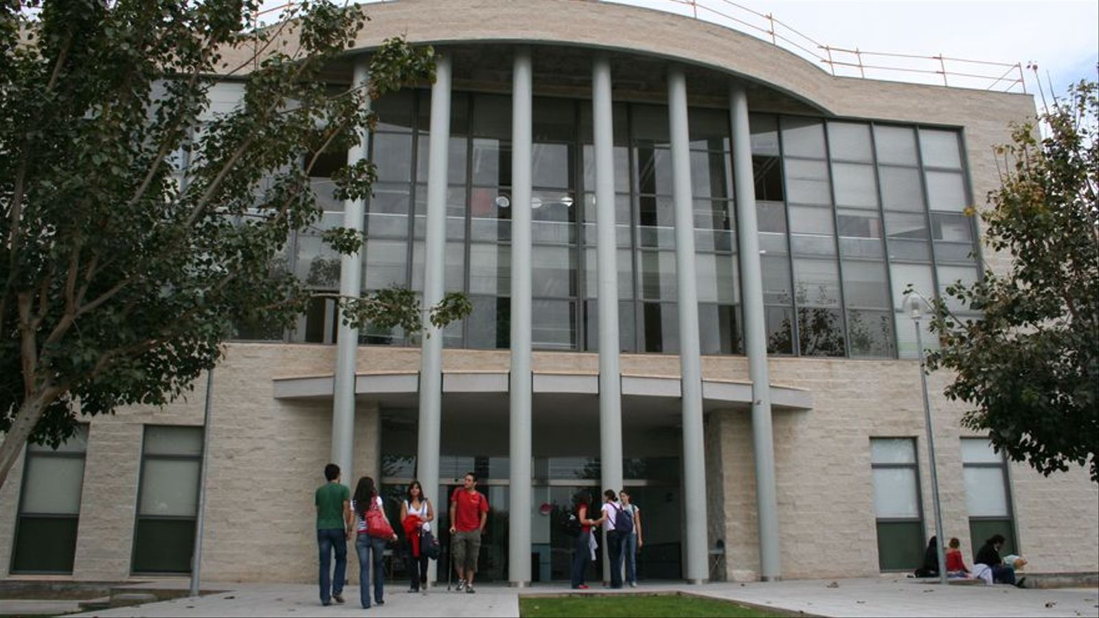 Estudiants la biblioteca de la Universitat Miguel Hernández d'Elx / UMH