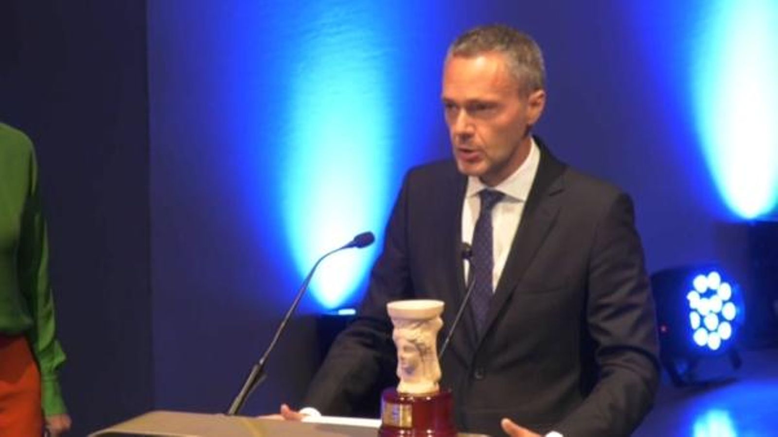 Joaquín Camps Torres arreplega el premi