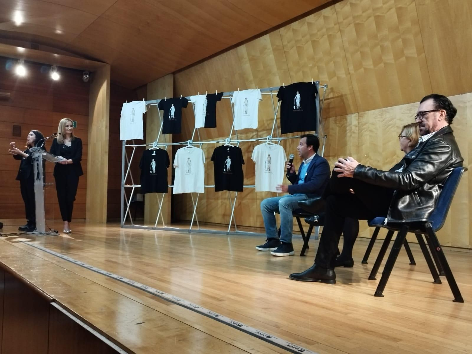 Presentació oficial de la samarreta solidària per la dana