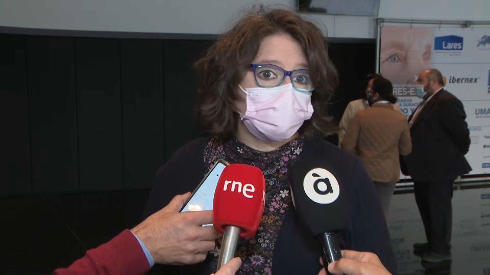 Mónica Oltra atén els mitjans de comunicació aquest dimarts a Alacant, on ha acudit a inaugurar un congrés internacional relacionat amb les cures