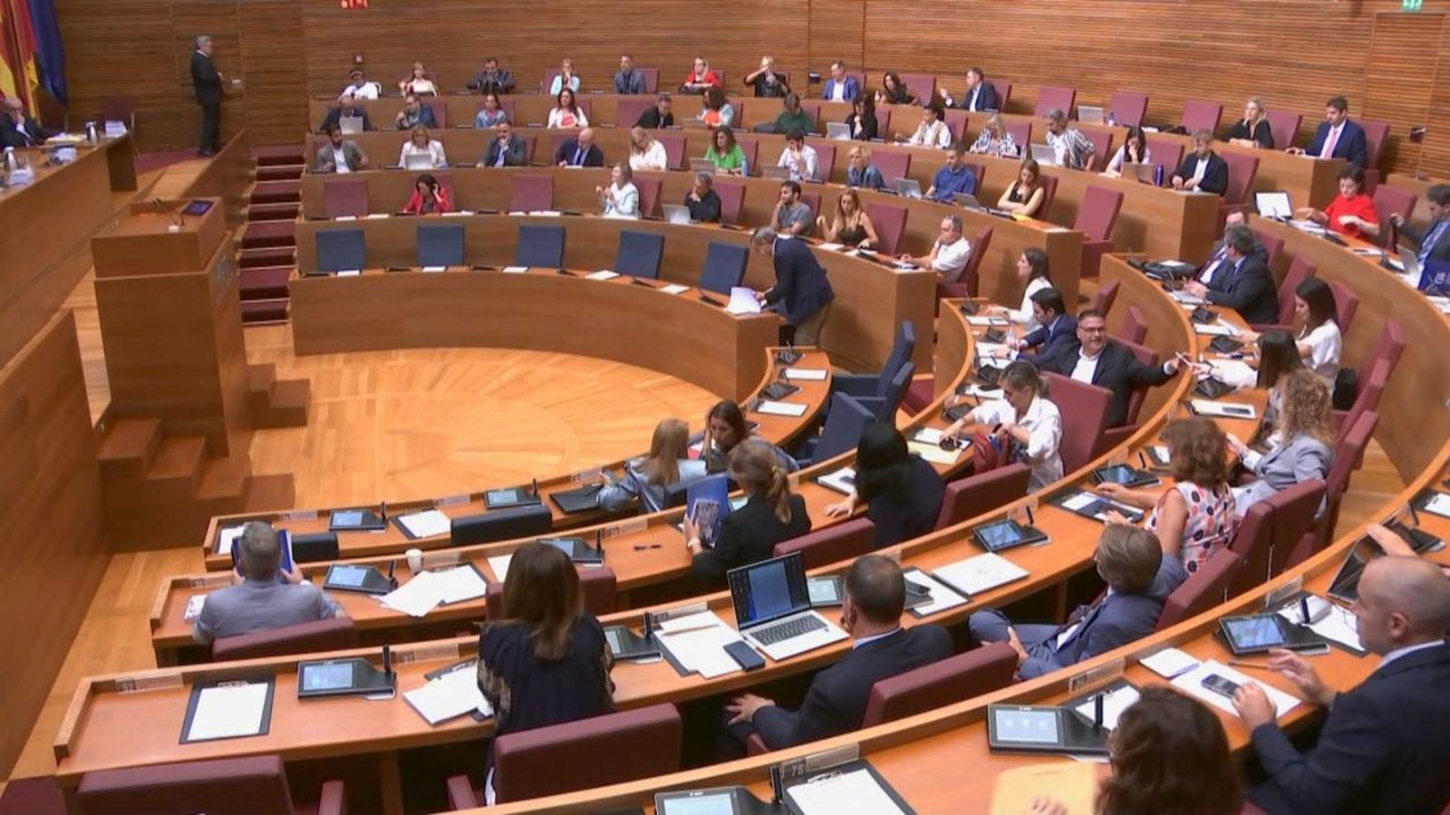 Tant el PSPV-PSOE com Compromís han anunciat que presentaran esmenes a la totalitat a l'eliminació dels tributs