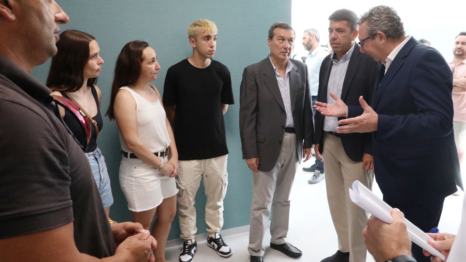 Mazón i el conseller de Sanitat en la seua visita el nou centre de salut del Racó de Loix a Benidorm
