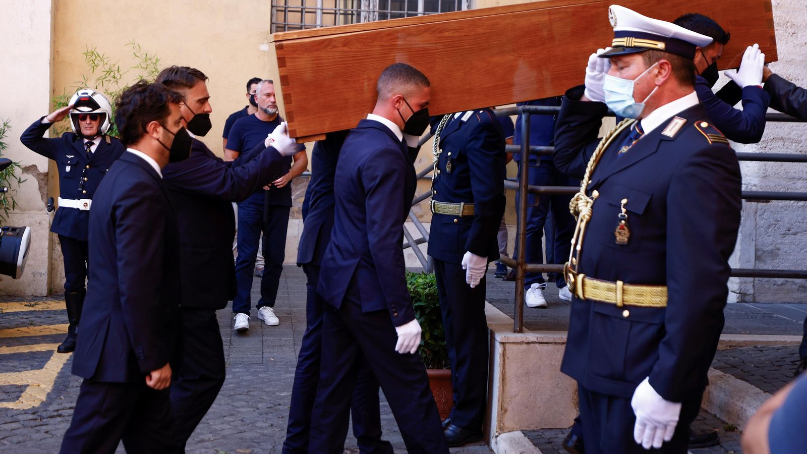 Itàlia s'acomiada de Raffaella Carrà