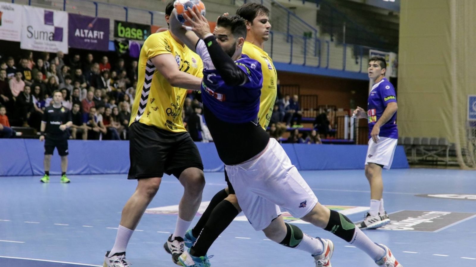 L\'Handbol Benidorm consolida la huitena posició en véncer el Guadalajara (33-28)