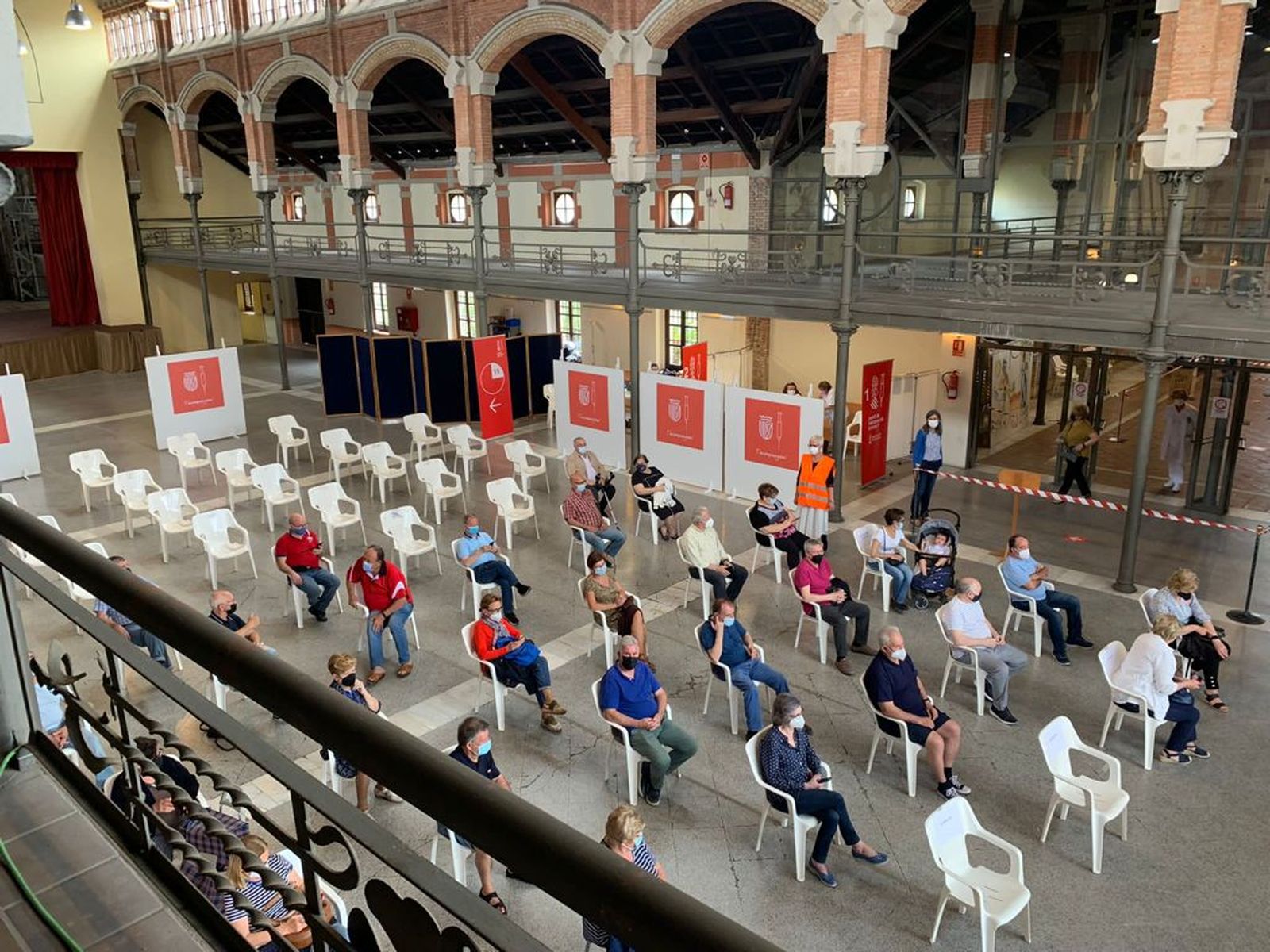 Un dels deu punts de vacunació massiva de l'àrea de Salut de la Ribera