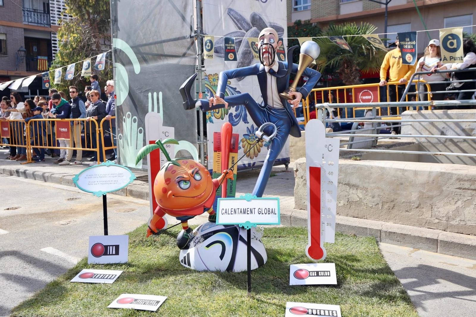 Falla Monestir de Poblet - Aparicio Albiñana (falla L’Antiga)