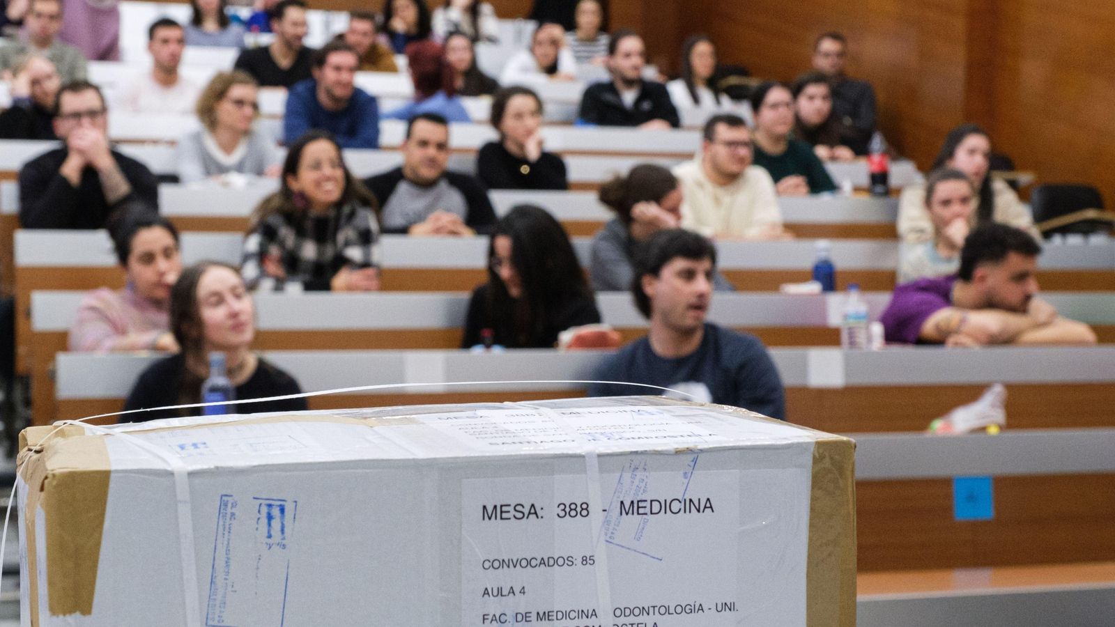 Prop d'un 30% de les places convocades de medicina són per a atenció primaria