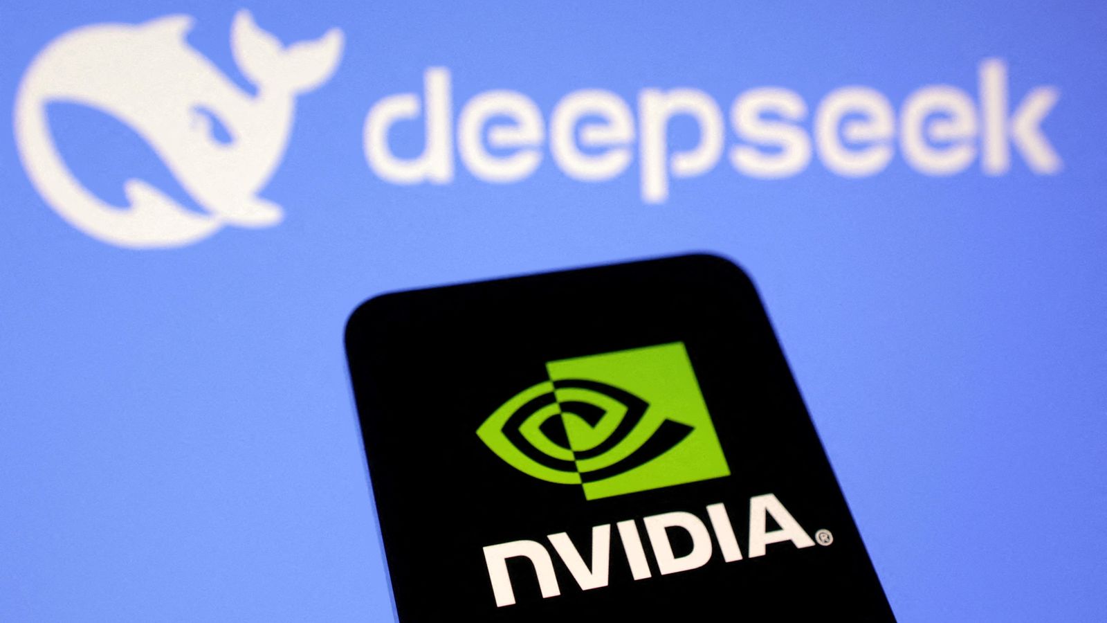 Il·lustració amb els logotips de les empreses d'IA Nvidia i Deepseek