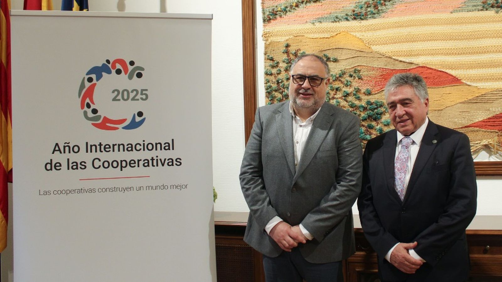 El president de Concoval, Emilio Sampedro, i el director executiu de Ciriec-España, José Luis Montsó, en la presentació de l'informe