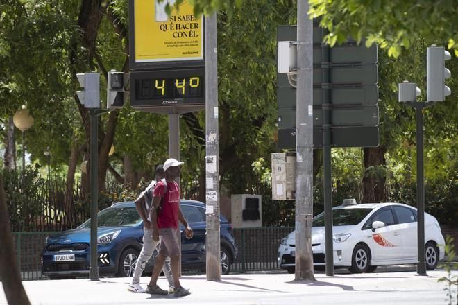 Un termòmetre marca 44 graus a Logronyo Un termòmetre marca 44 graus a Logronyo