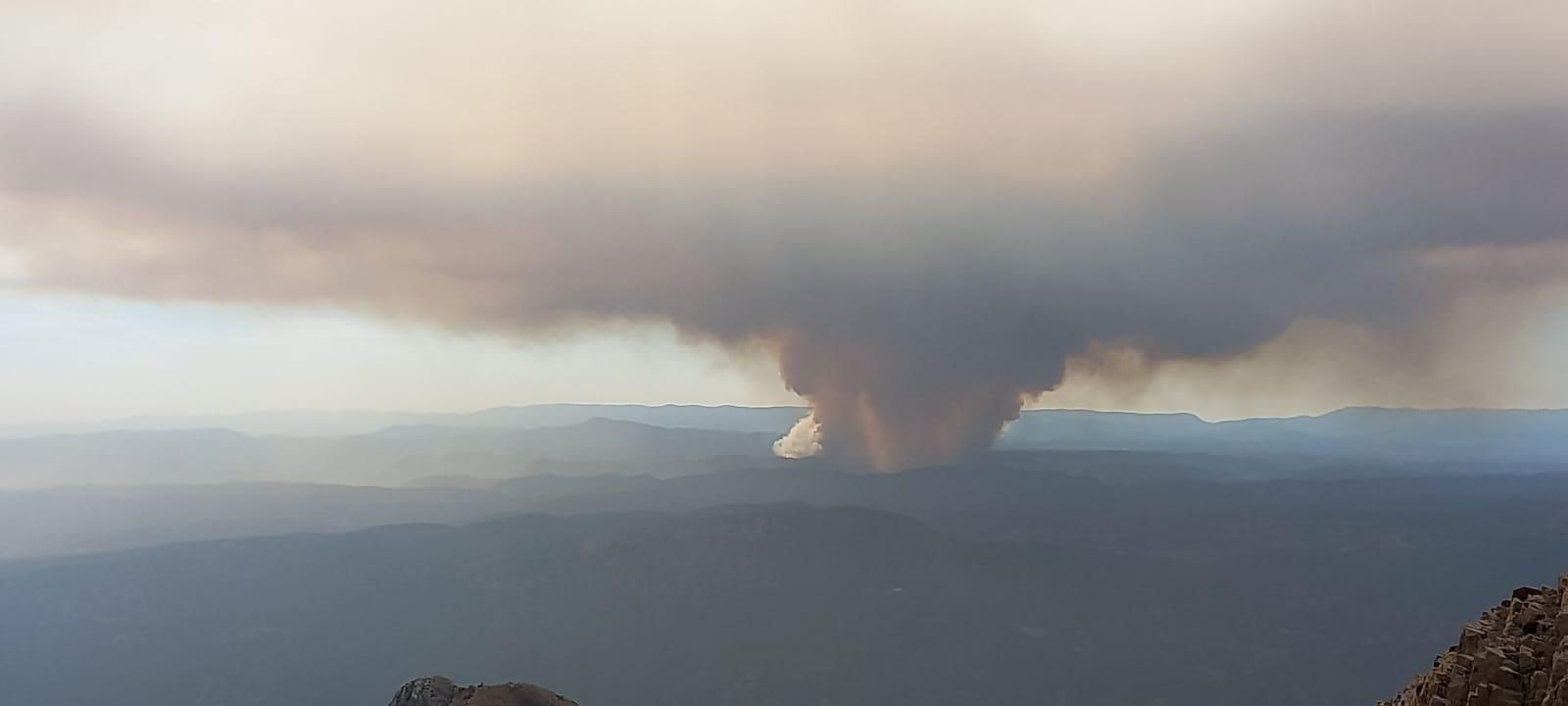 Imatge aèria de l'incendi forestal declarat a Vilanova de Viver