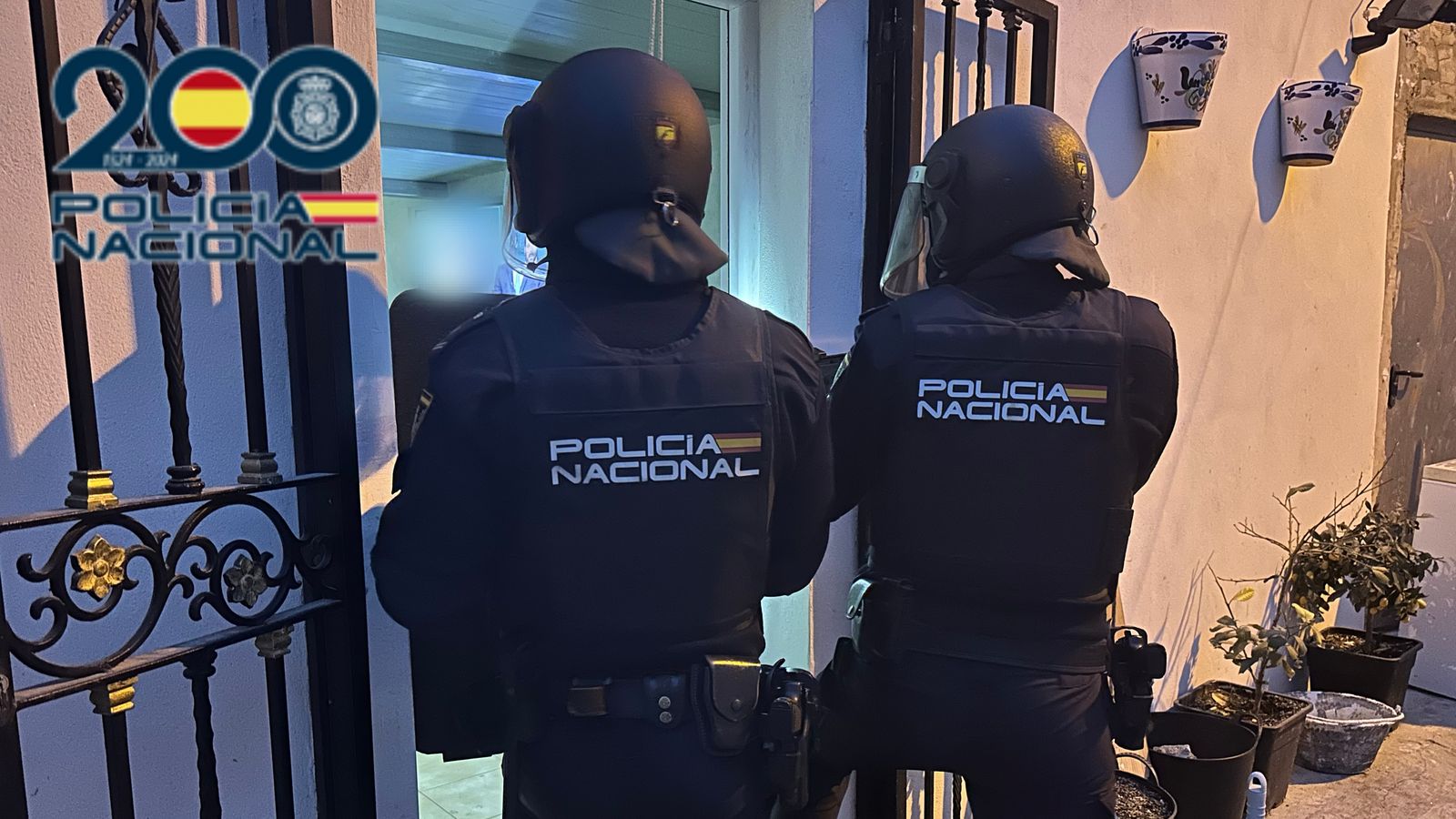 Moment d'un escorcoll de la Policia Nacional a aquest grup criminal