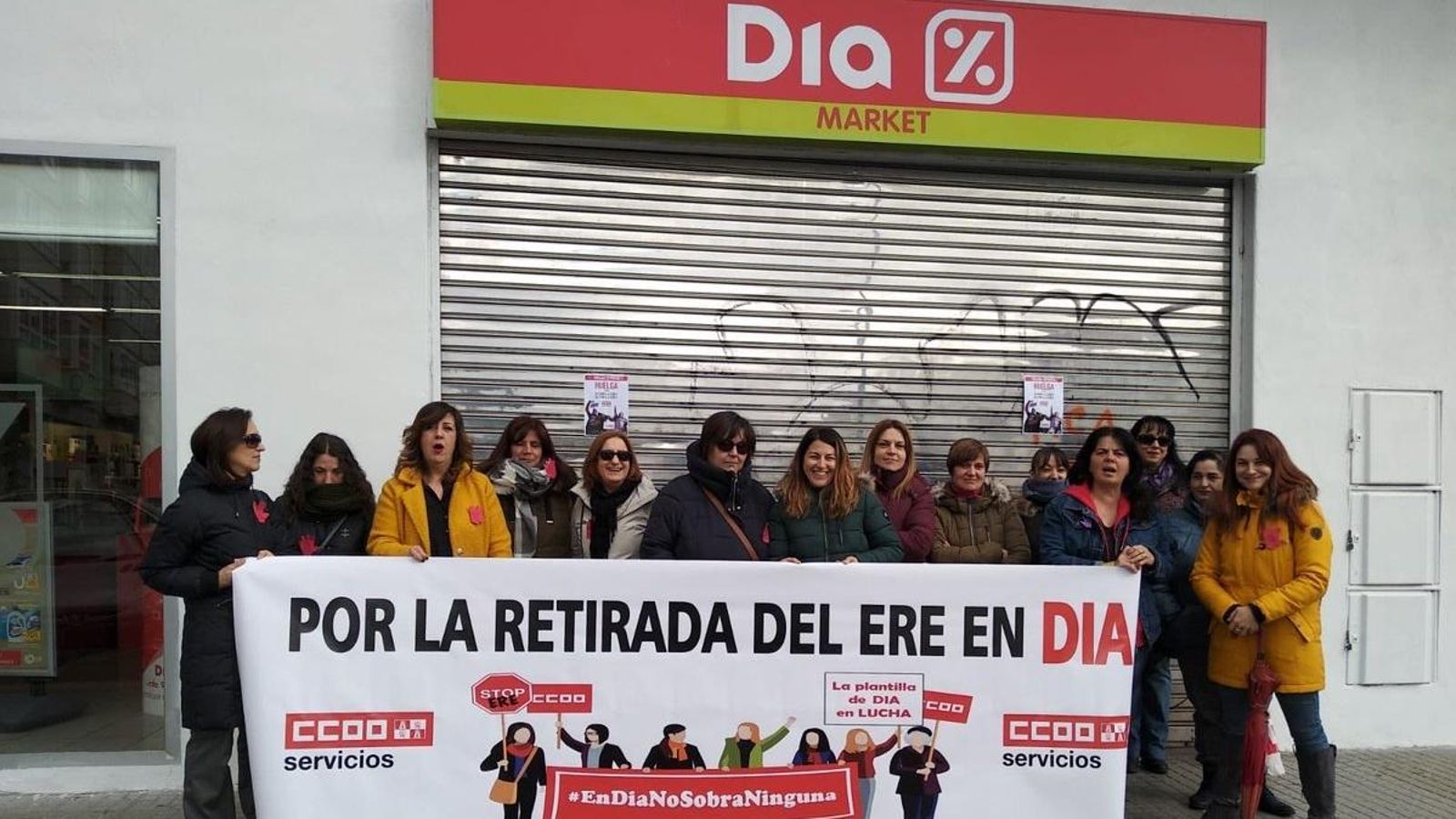 Treballadores de Dia es manifesten davant d'una botiga, en una imatge d'arxiu
