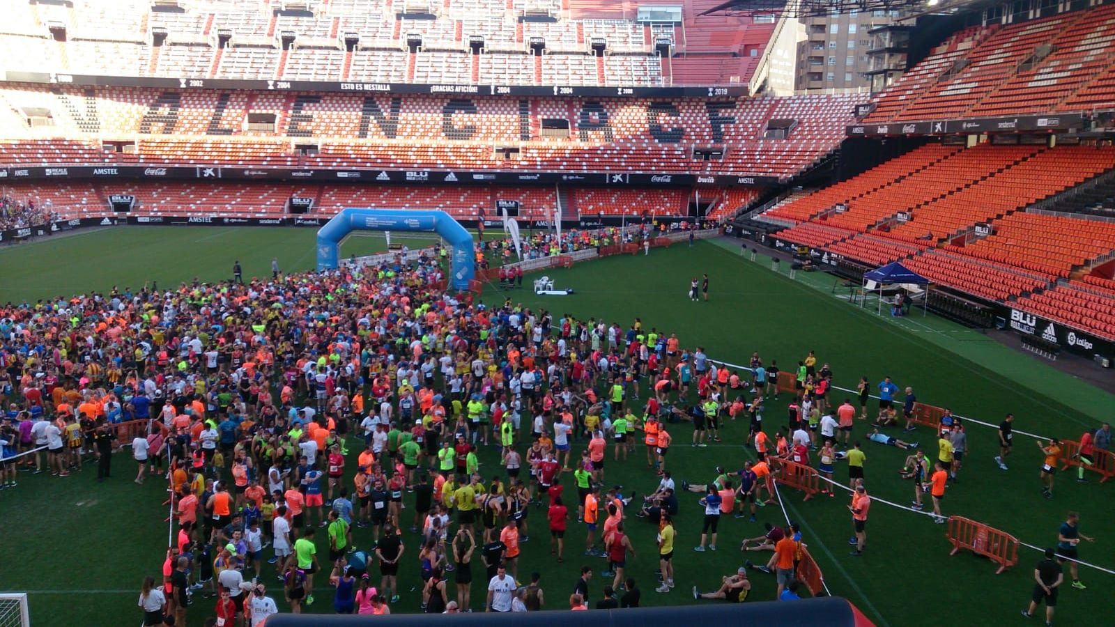 El Mestalla acull la meta de la III Volta a Peu Fundació València CF