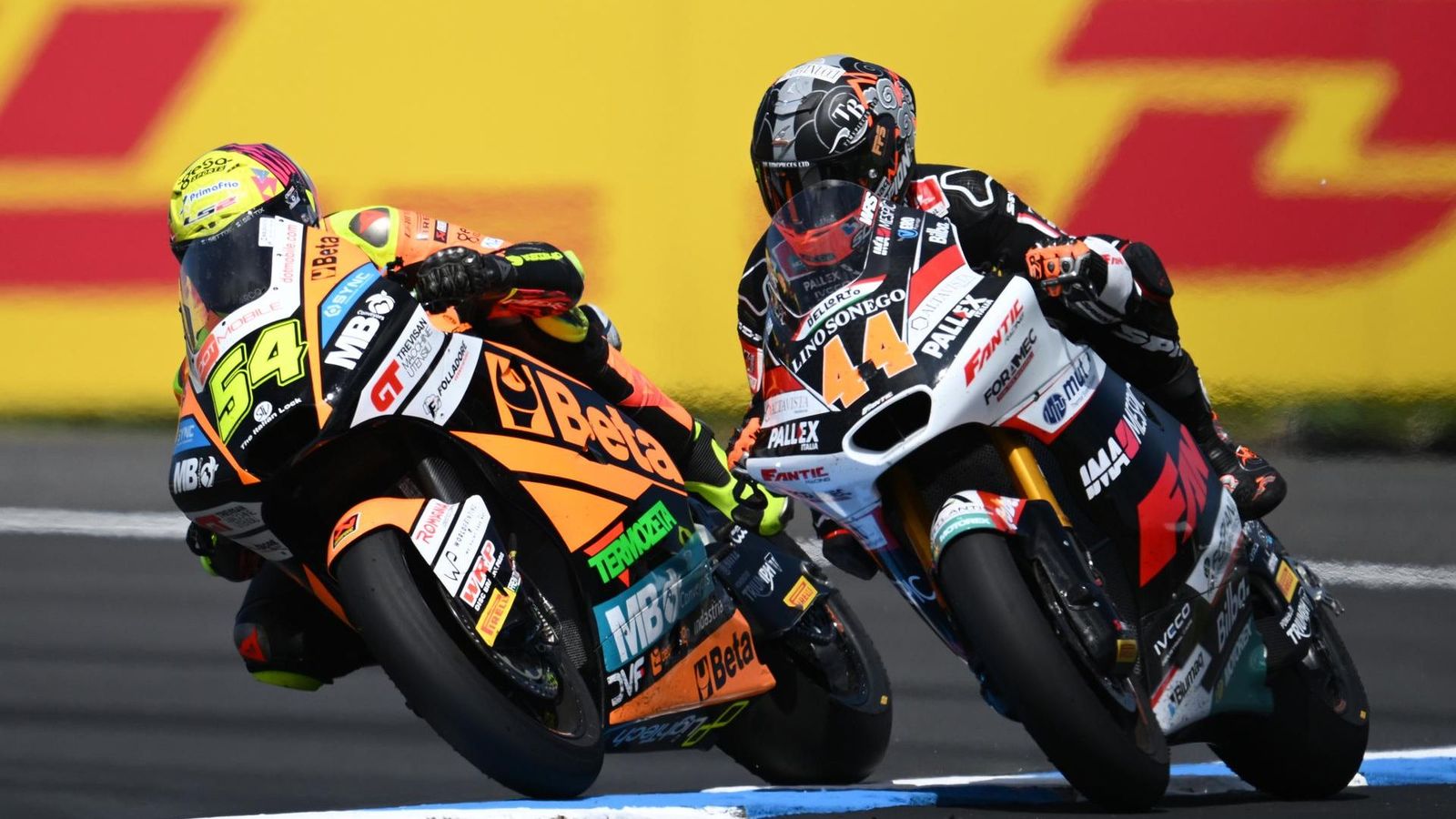 Fermín Aldeguer i Aron Canet lluiten per la victòria