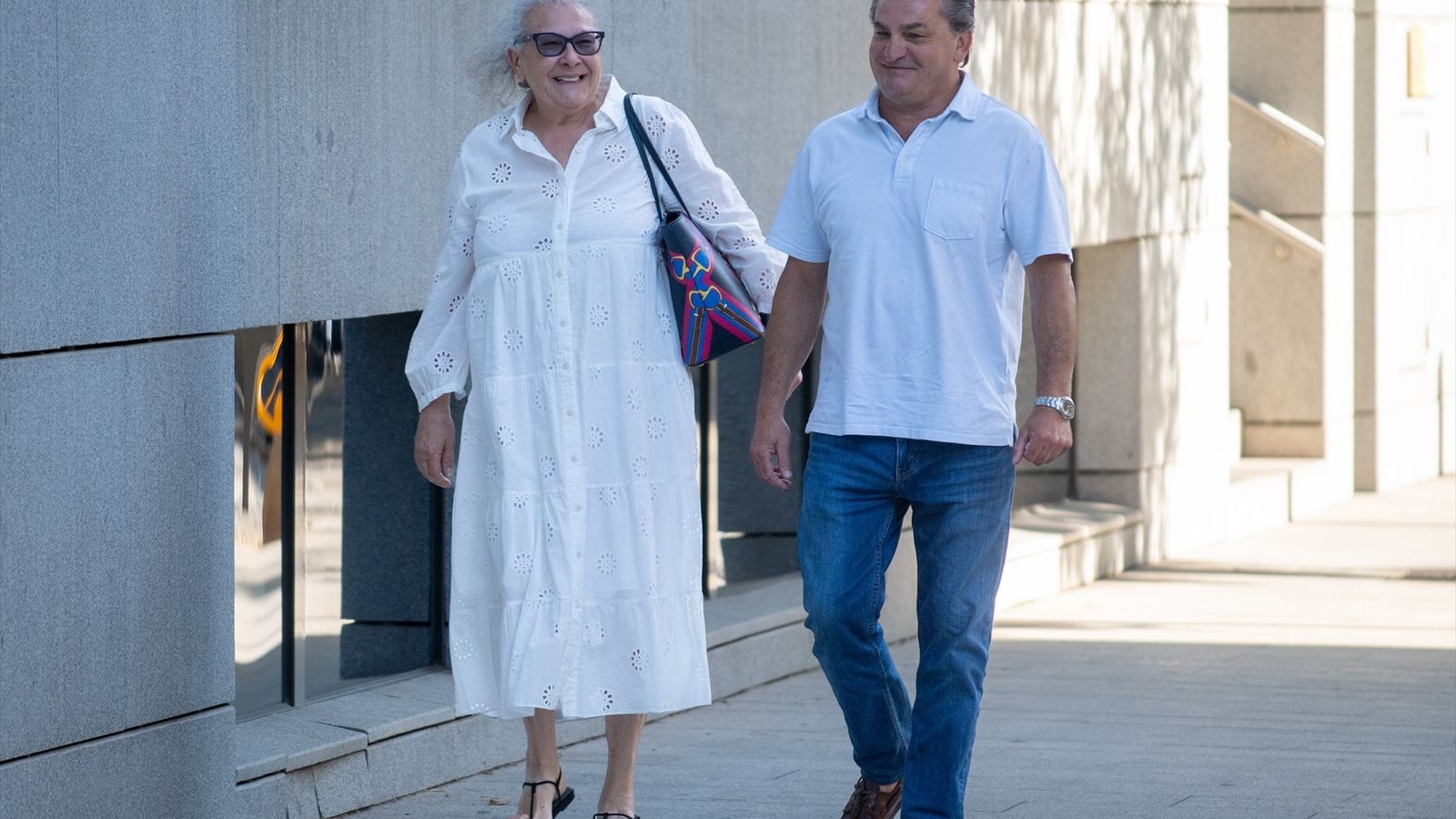 L'empresària Carmen Pano i el seu xòfer Álvaro Gallego arribant a l'Audiència Nacional hui
