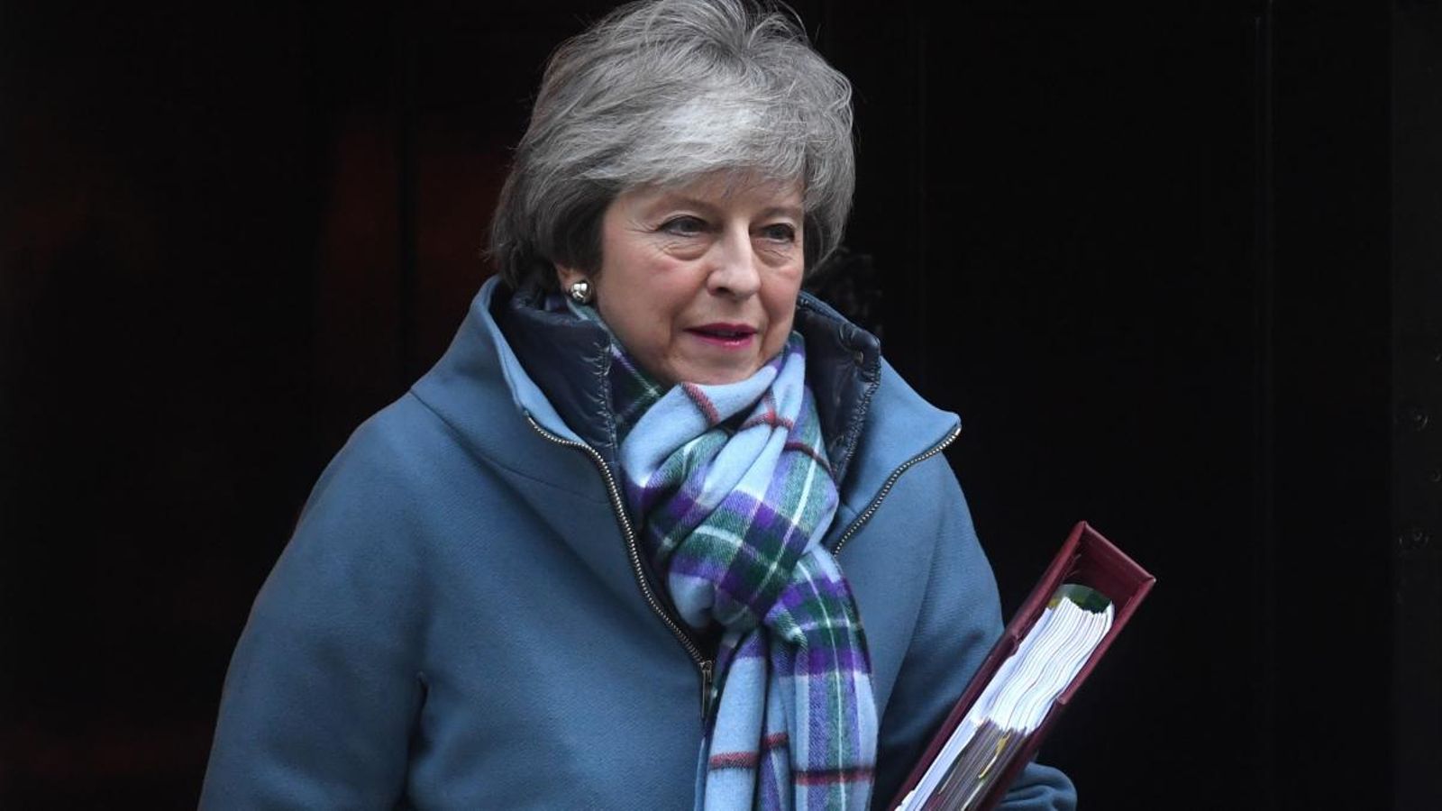 Theresa May a l'eixida de la seua residència a Downing Street, Londres. Facundo Arrizabalaga (Efe)
