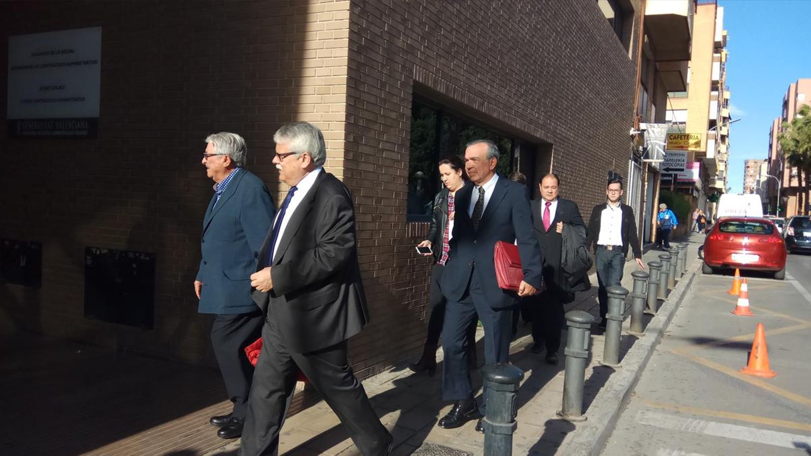 L'ex director general, Roberto López Abad, entra a la sala de vistes