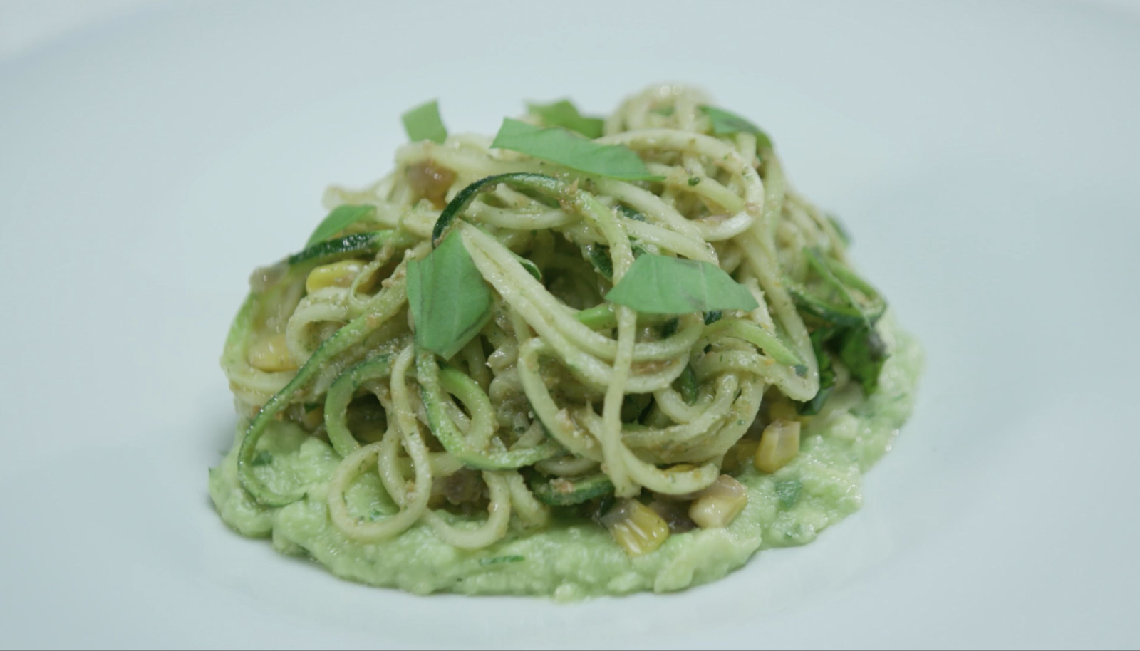 Tallarins de carabasseta amb pesto roig