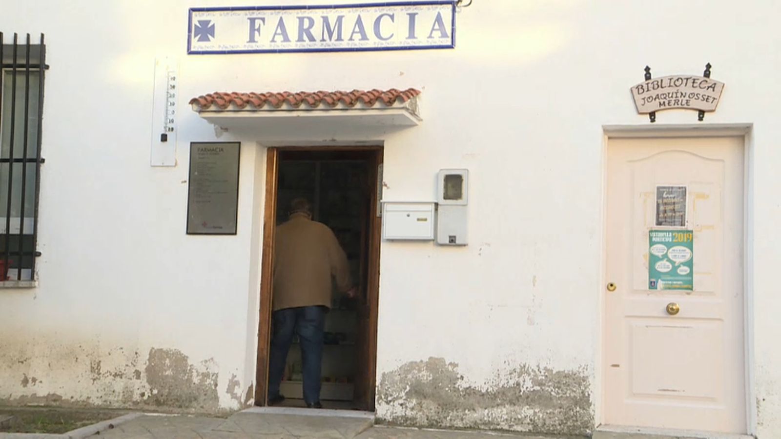 Façana de la farmàcia de Vistabella, a l'Alcalatén