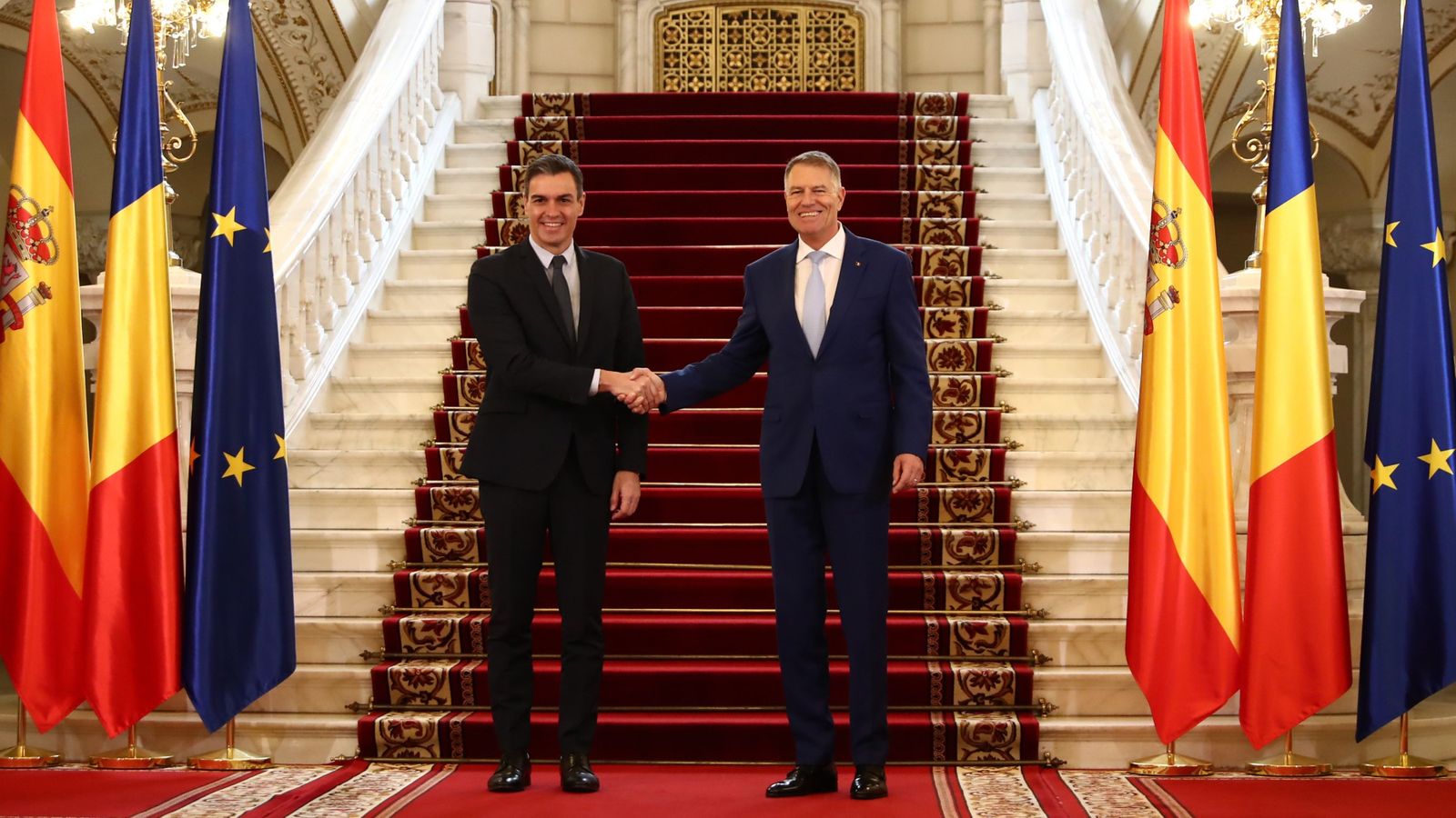 Imatge d’arxiu del president del govern espanyol, Pedro Sánchez, i el president de Romania, Klaus Iohannis