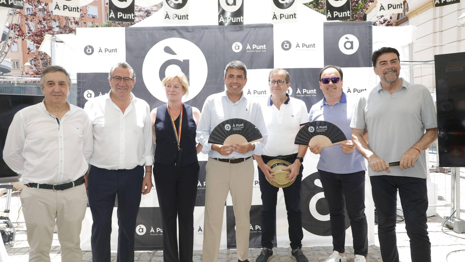 Busca't en la fotogaleria de les Fogueres de Sant Joan 2025