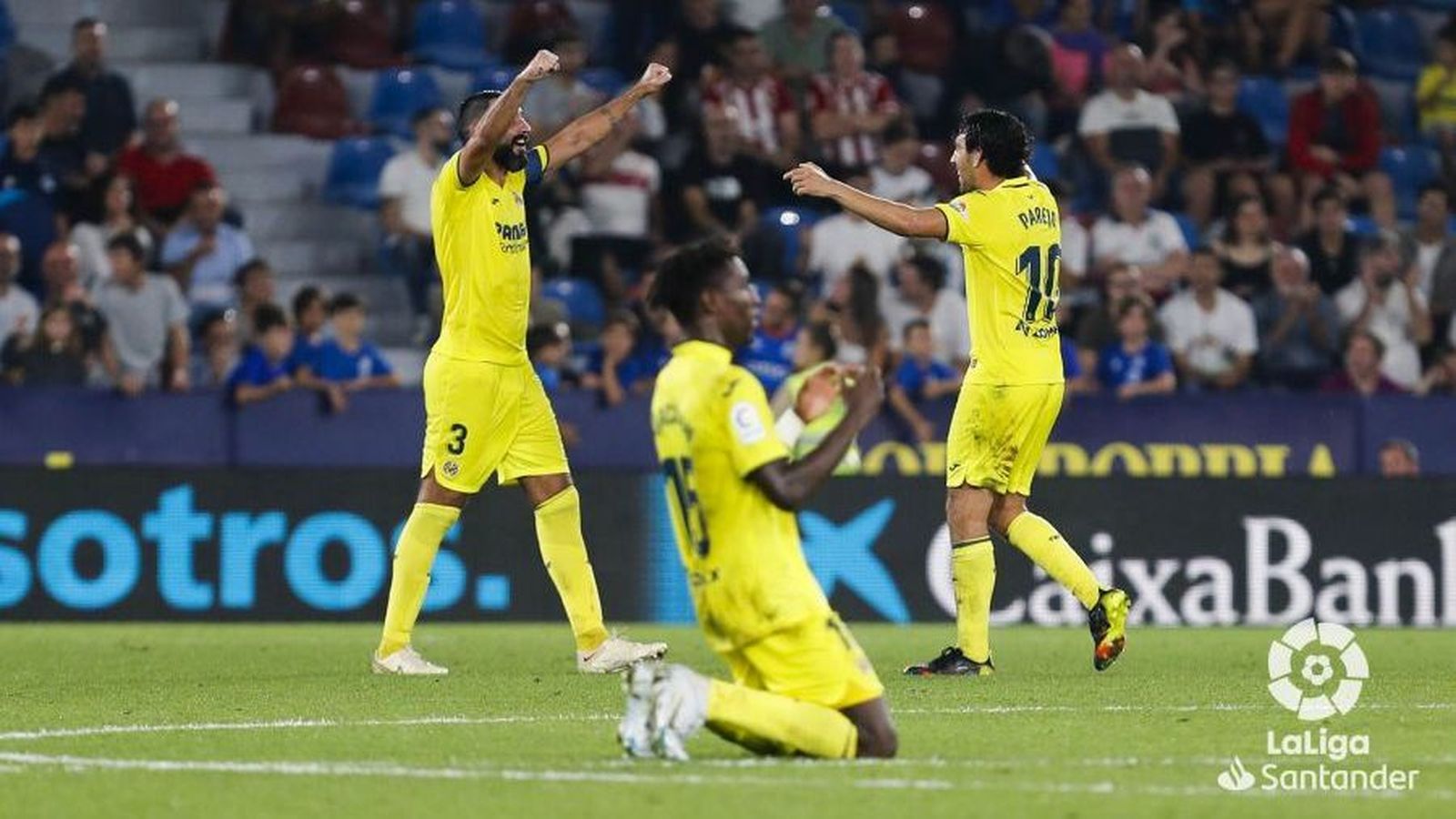 Albioli Parejo celebren el gol de Jackson