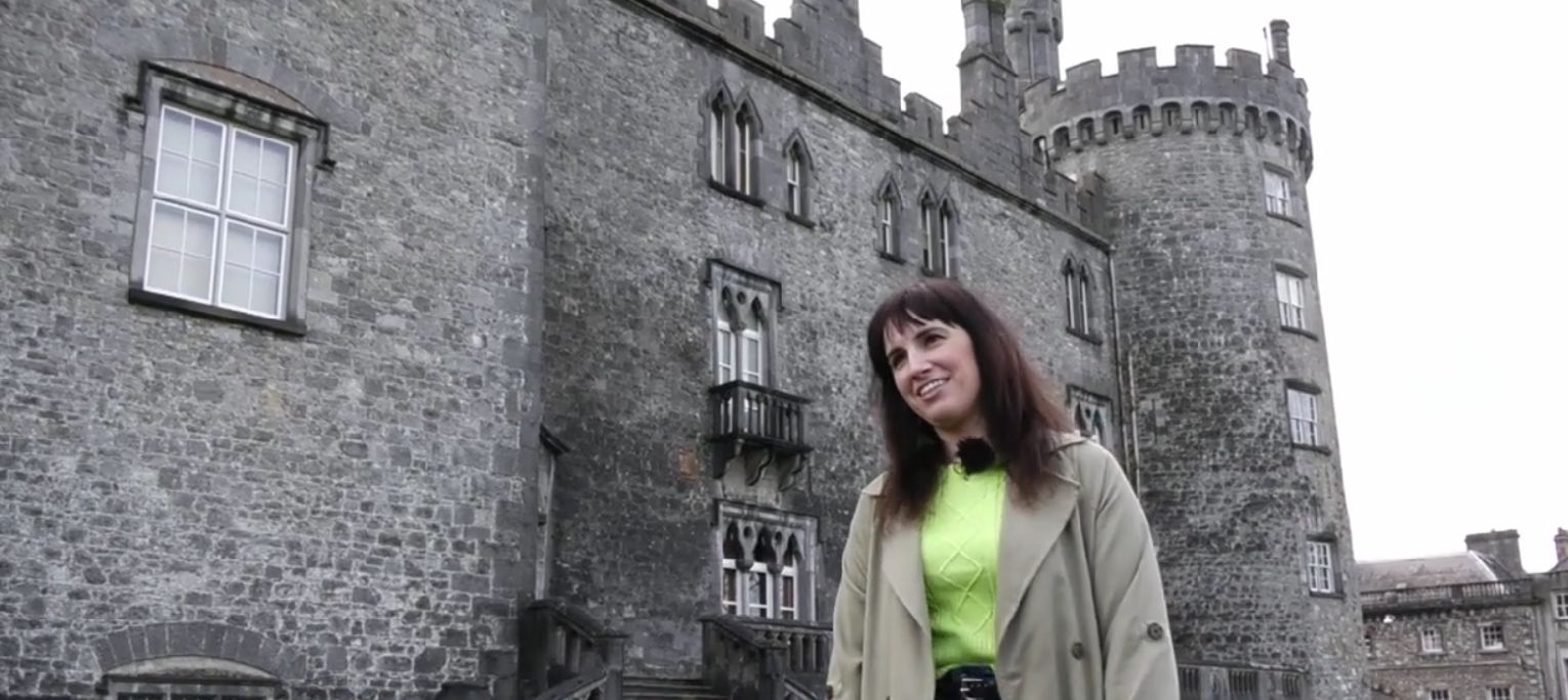 La pegolina Majo ens convida a explorar la riquesa històrica de Kilkenny La pegolina Majo ens convida a explorar la riquesa històrica de Kilkenny